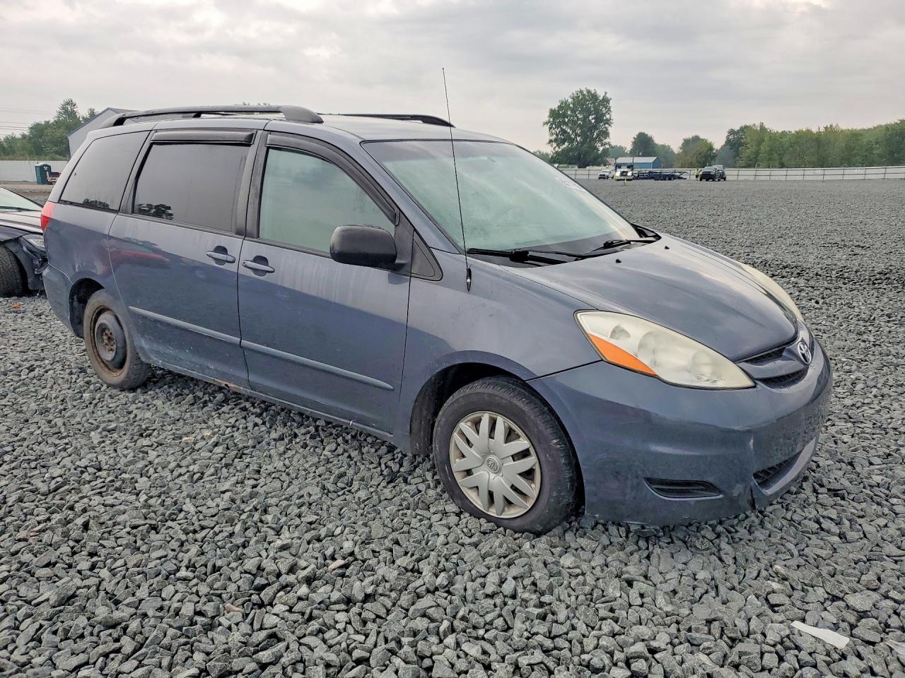 2008 Toyota Sienna Le 7-passenger Blue vin: 5TDZK23C28S188211