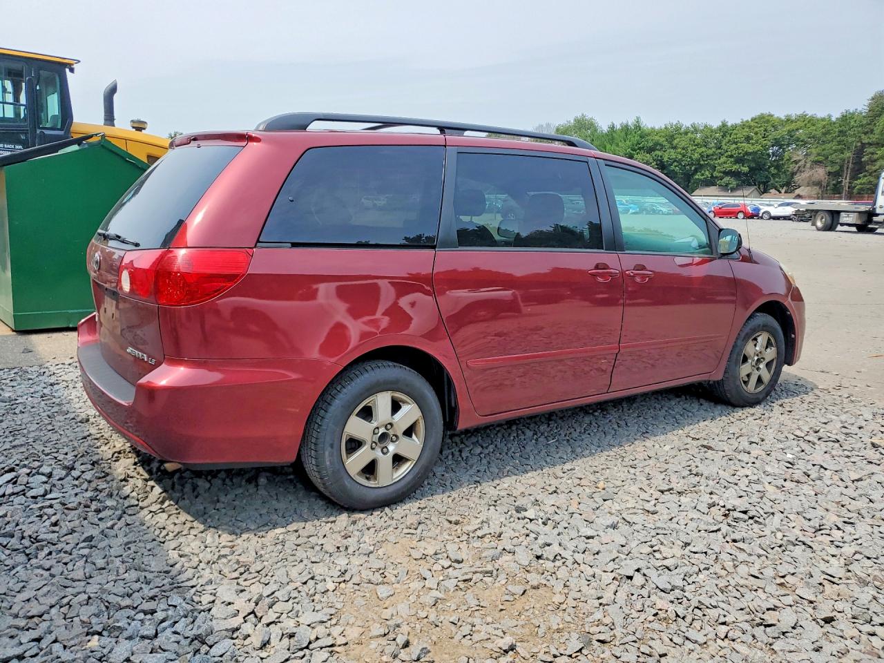 2008 Toyota Sienna Le 7-passenger Red vin: 5TDZK23C28S189875