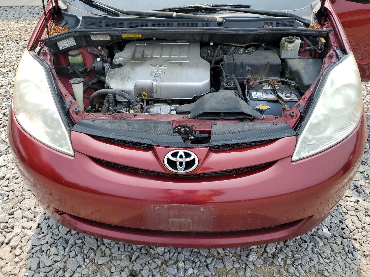 2008 Toyota Sienna Le 7-passenger Red vin: 5TDZK23C28S189875