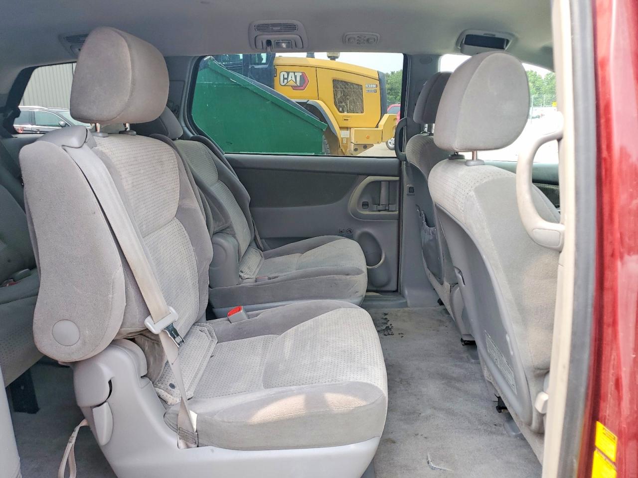 2008 Toyota Sienna Le 7-passenger Red vin: 5TDZK23C28S189875