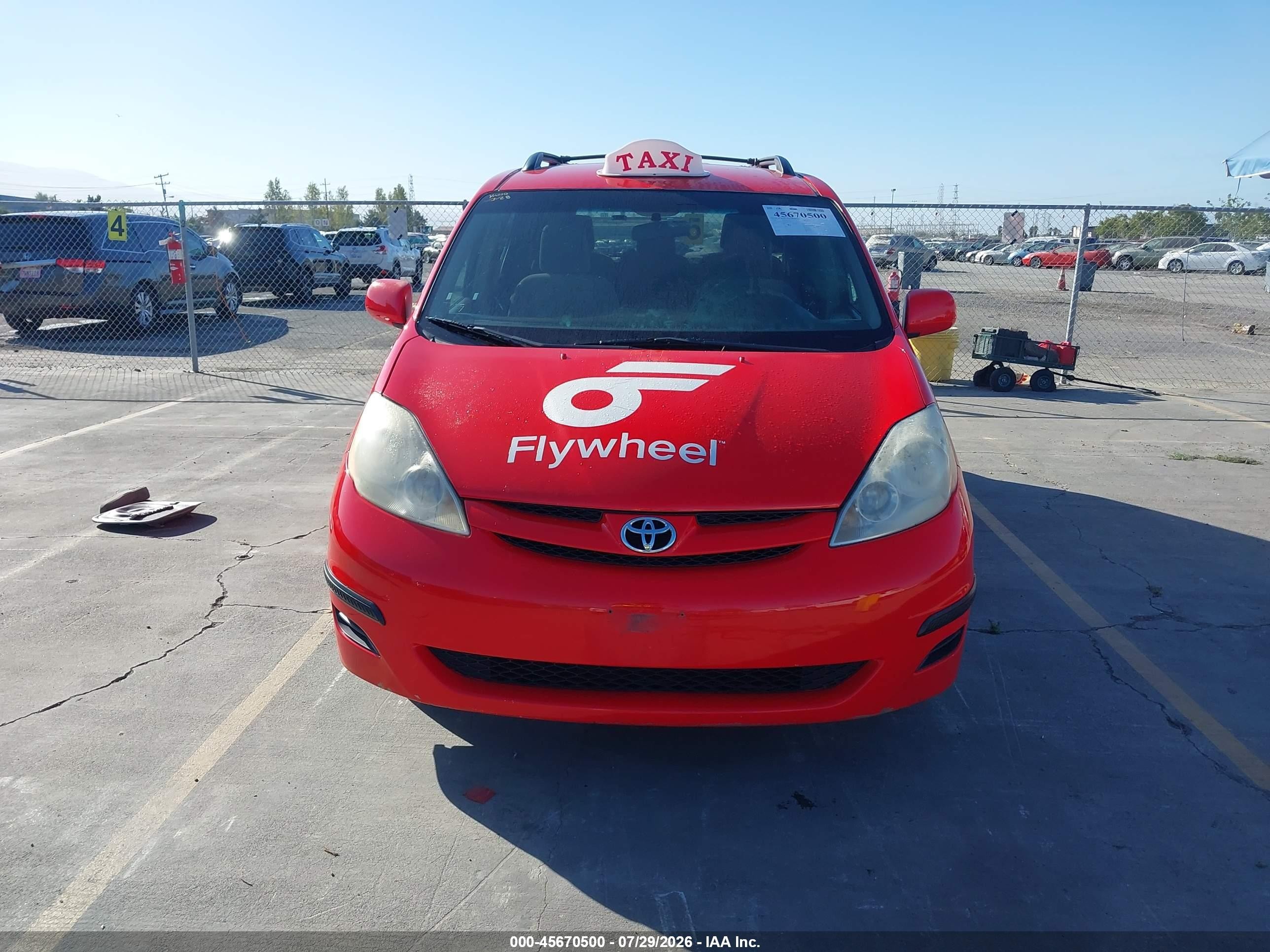 2008 Toyota Sienna Le Красный vin: 5TDZK23C28S190380