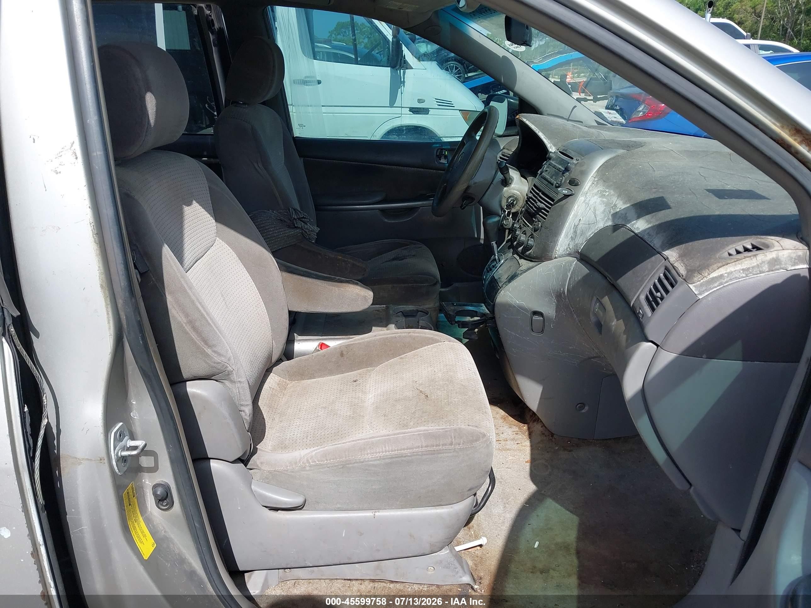 2008 Toyota Sienna Le Silver vin: 5TDZK23C28S205900