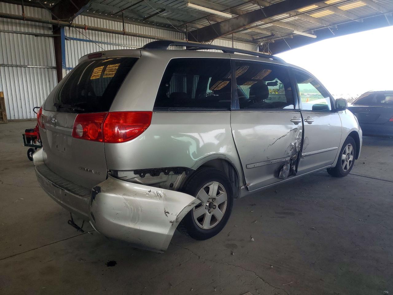 2008 Toyota Sienna Le 8-passenger Серебряный vin: 5TDZK23C28S207047