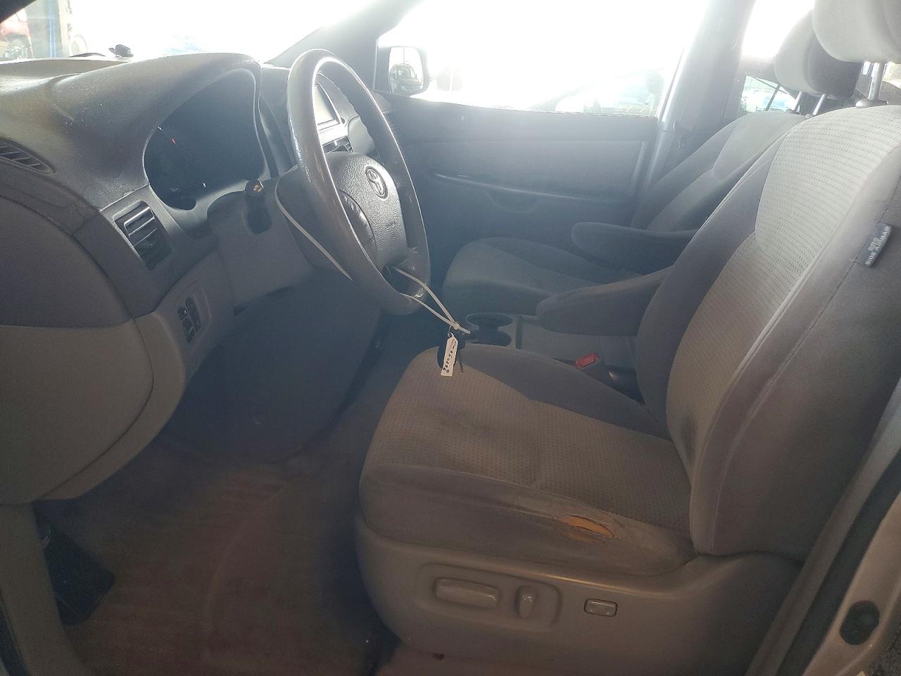 2008 Toyota Sienna Le 8-passenger Серебряный vin: 5TDZK23C28S207047