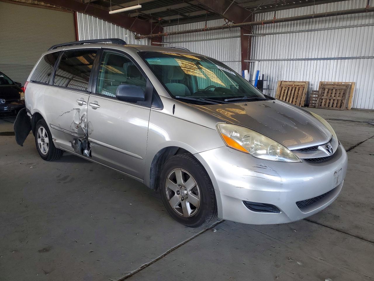 2008 Toyota Sienna Le 8-passenger Серебряный vin: 5TDZK23C28S207047