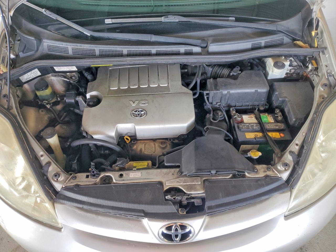 2008 Toyota Sienna Le 8-passenger Серебряный vin: 5TDZK23C28S207047