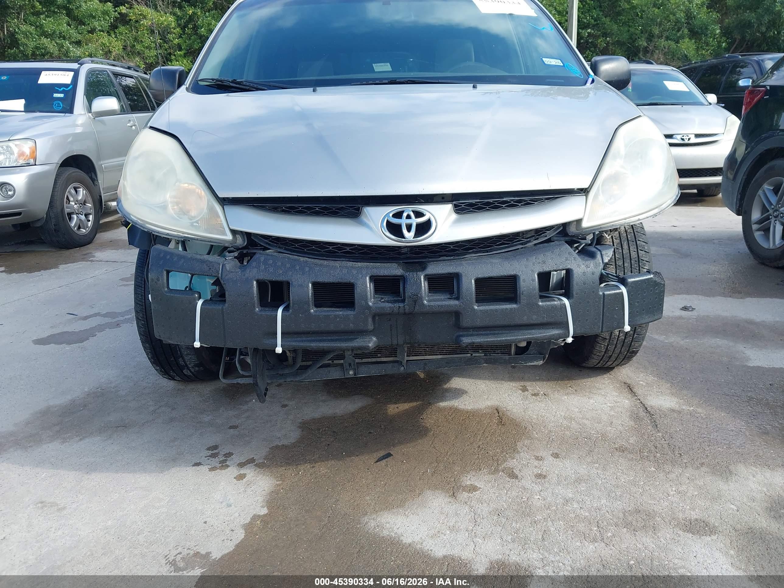 2008 Toyota Sienna Le Серебряный vin: 5TDZK23C28S213141