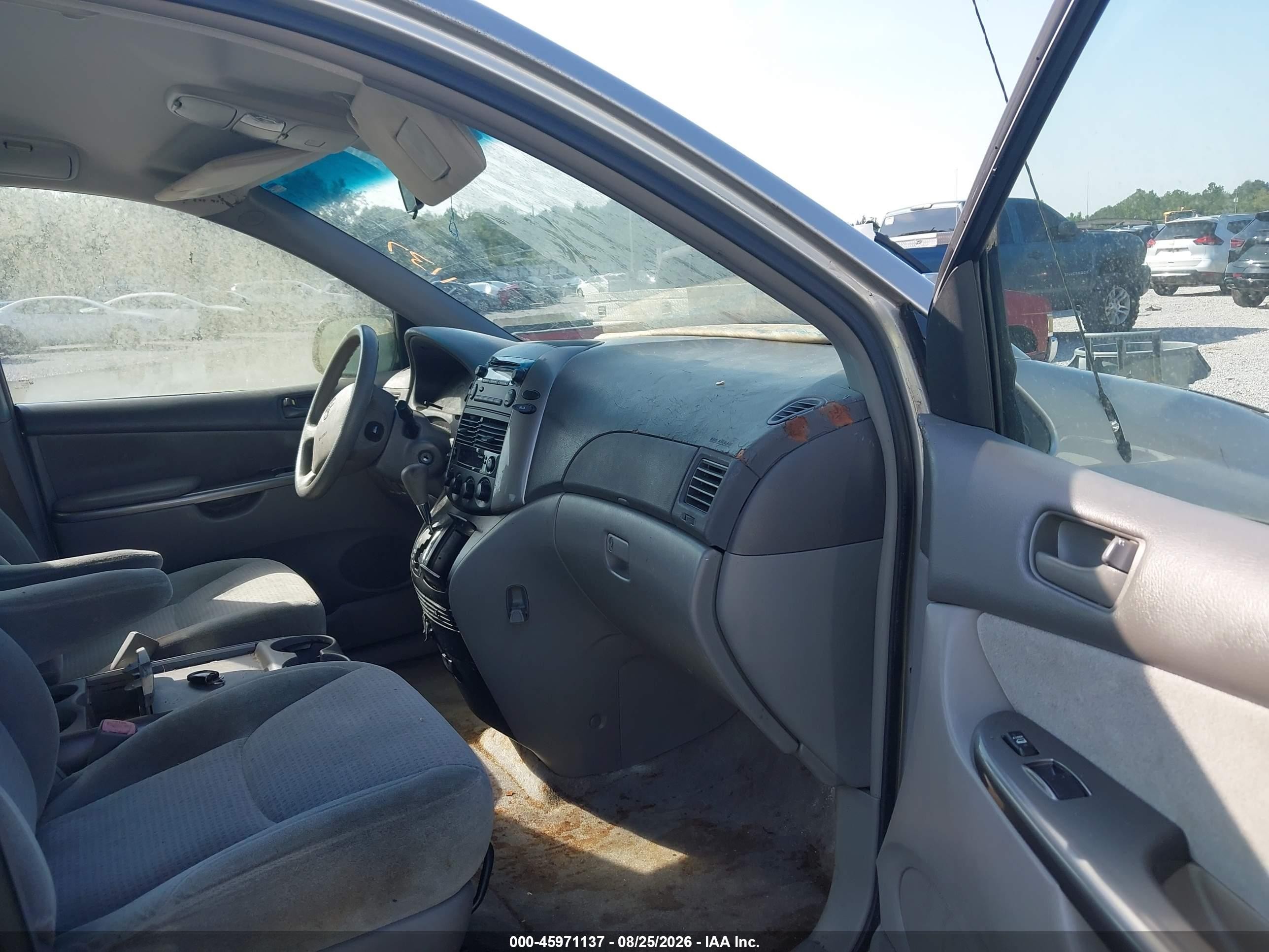 2008 Toyota Sienna Ce Silver vin: 5TDZK23C28S213981