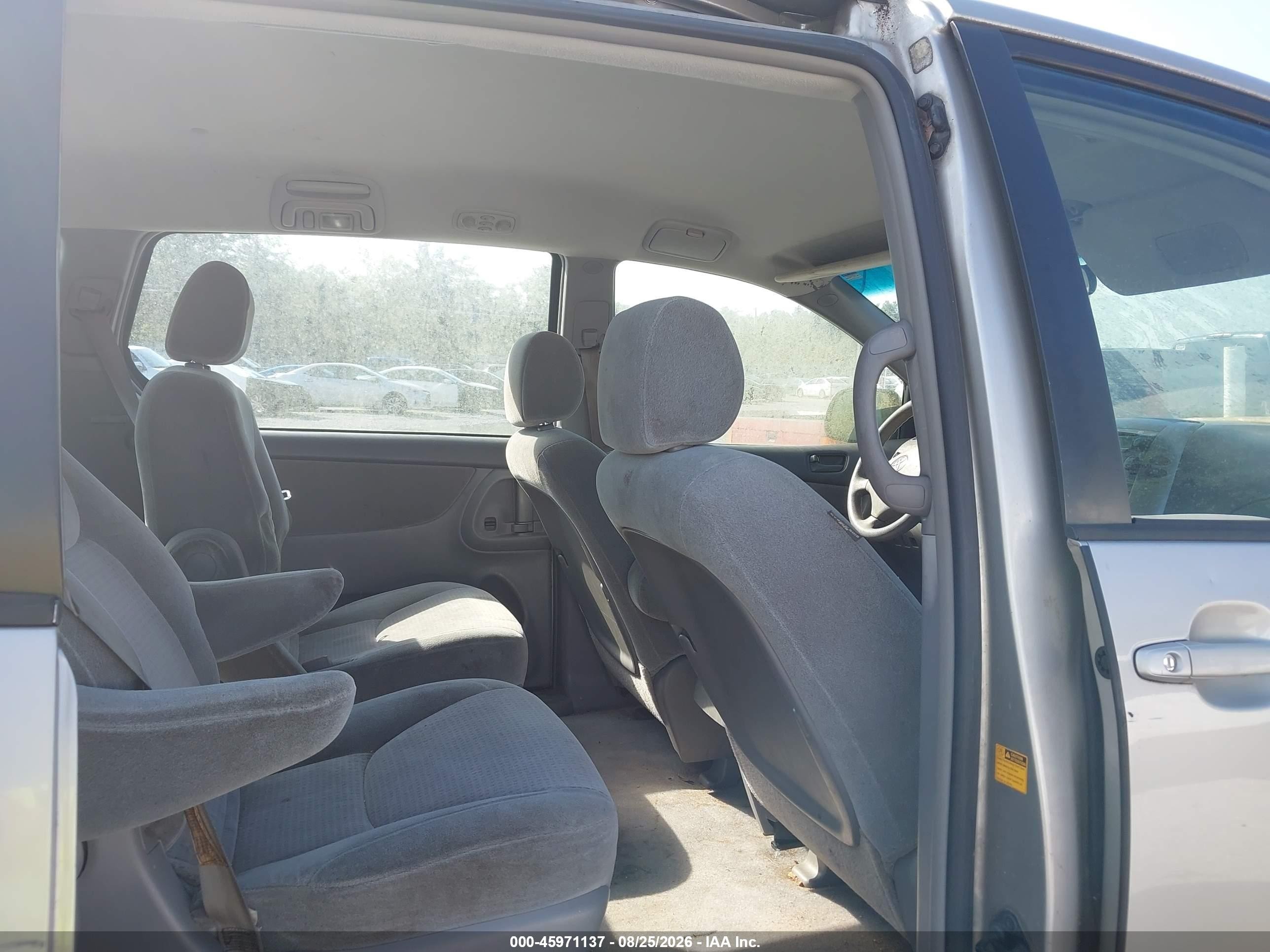 2008 Toyota Sienna Ce Silver vin: 5TDZK23C28S213981