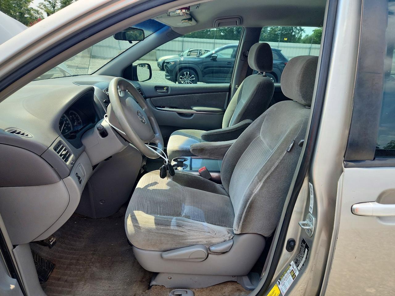 2008 Toyota Sienna Ce 7-passenger Silver vin: 5TDZK23C28S214550