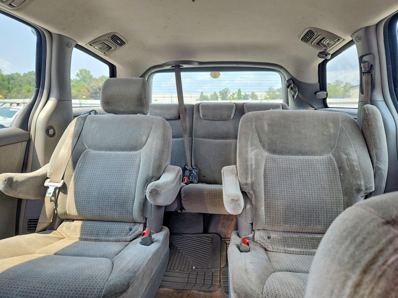 2008 Toyota Sienna Ce 7-passenger Silver vin: 5TDZK23C28S214550