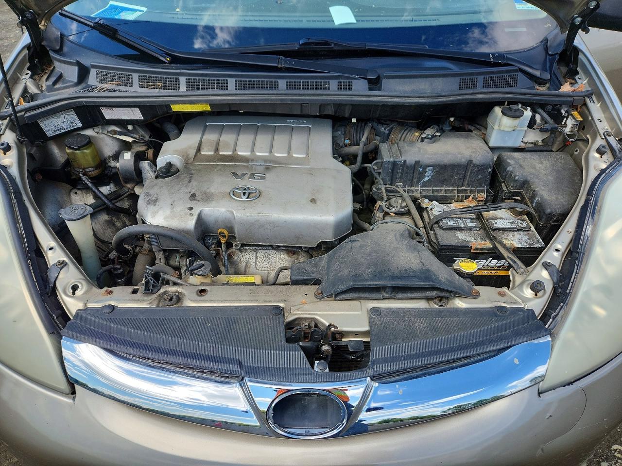 2008 Toyota Sienna Le 8-passenger Gold vin: 5TDZK23C28S216153