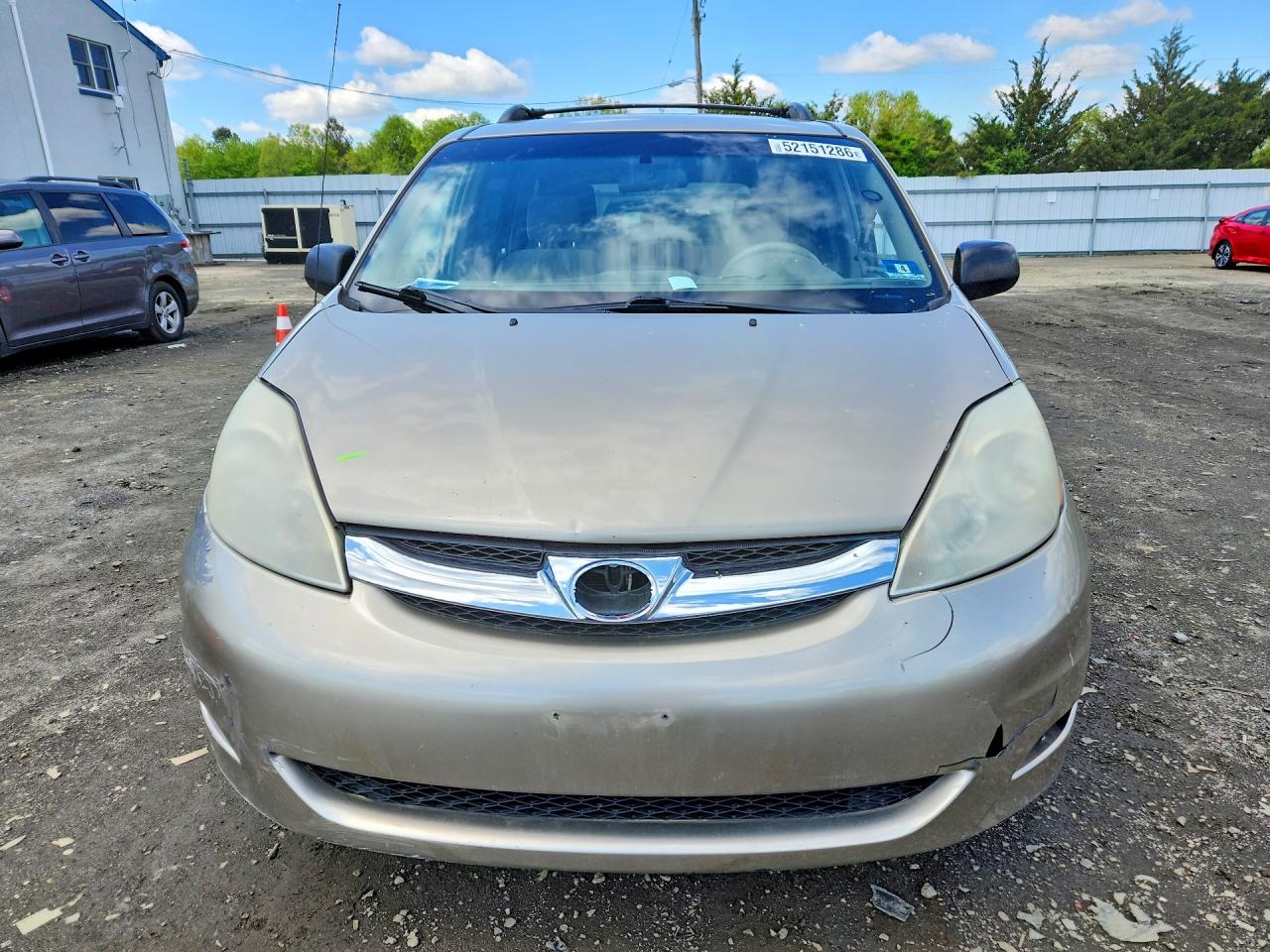 2008 Toyota Sienna Le 8-passenger Gold vin: 5TDZK23C28S216153