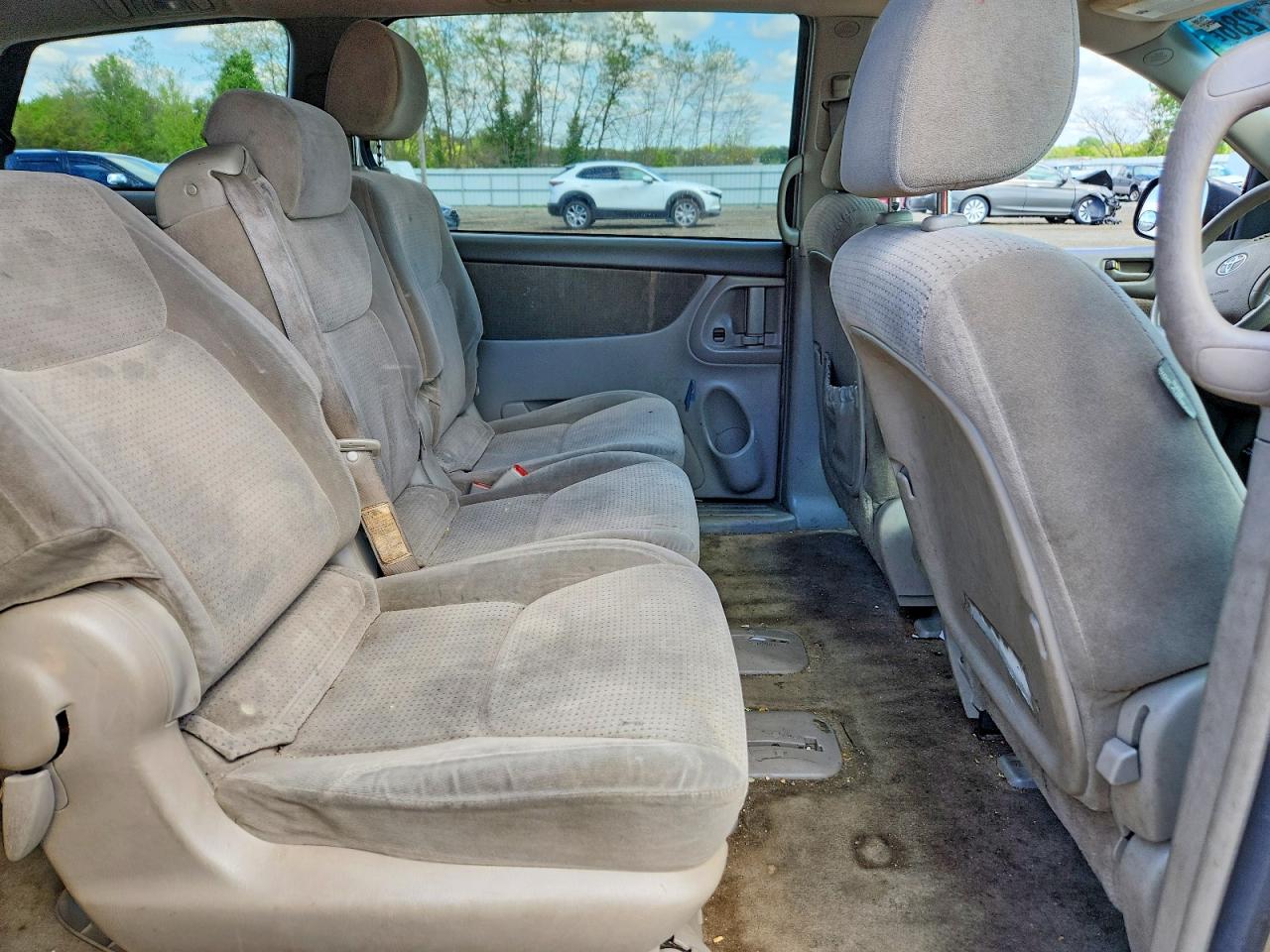 2008 Toyota Sienna Le 8-passenger Gold vin: 5TDZK23C28S216153