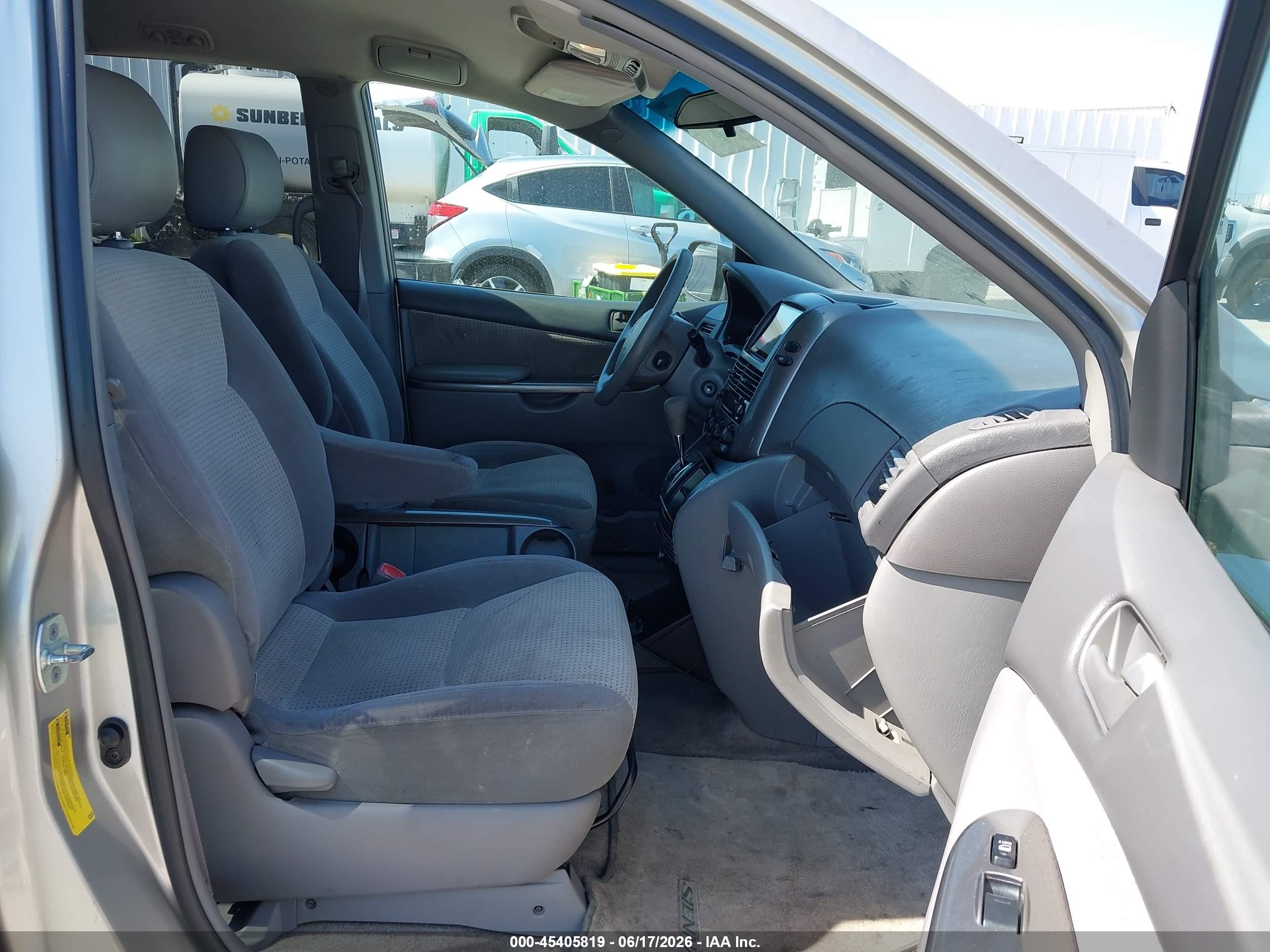 2009 Toyota Sienna Le Silver vin: 5TDZK23C29S231415