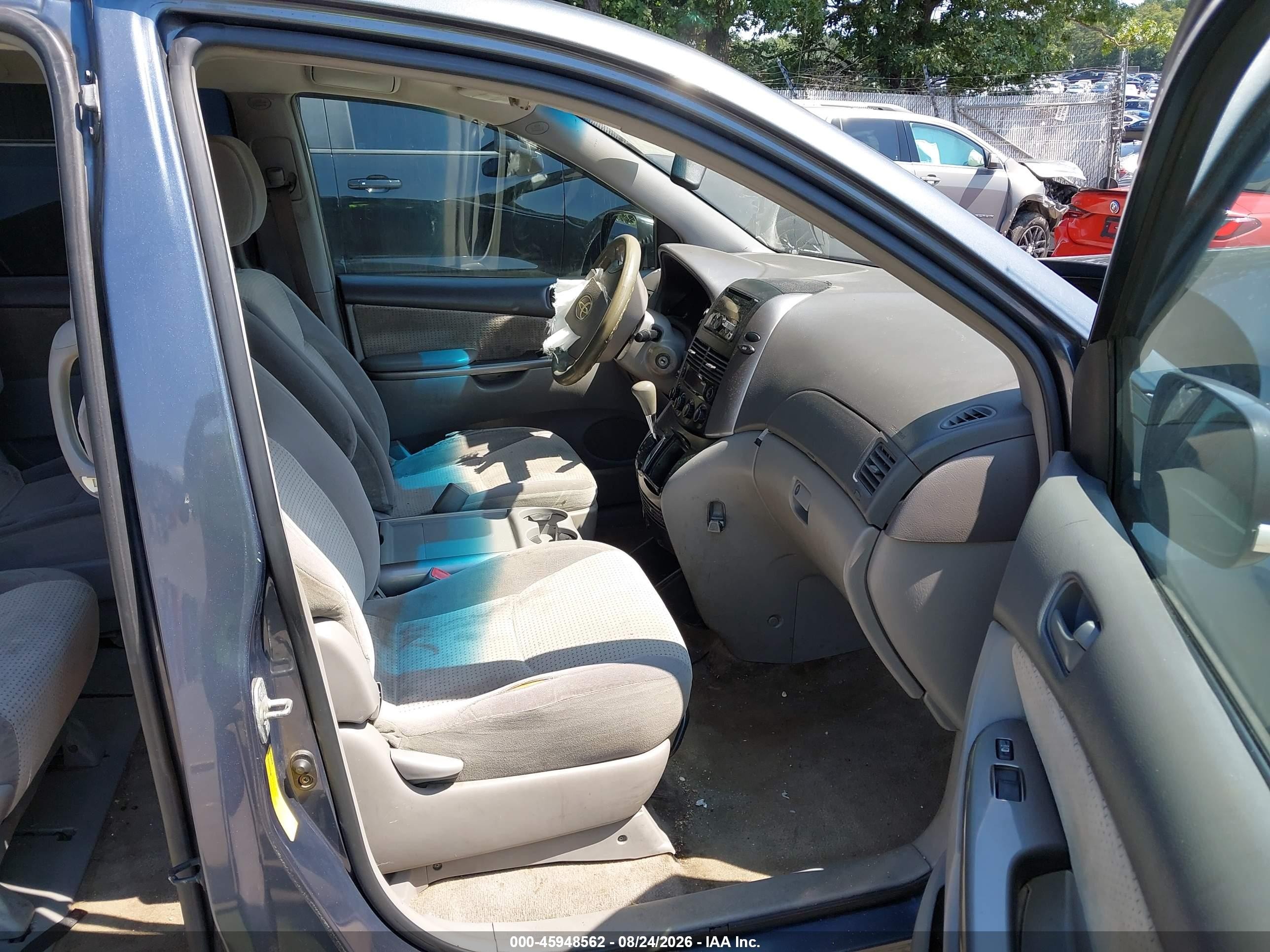 2009 Toyota Sienna Le Серый vin: 5TDZK23C29S245153