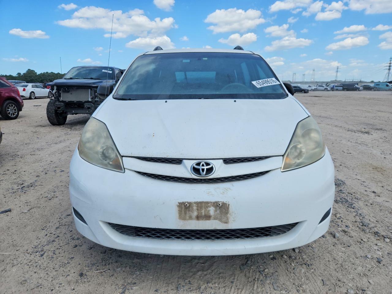 2009 Toyota Sienna Ce 7-passenger White vin: 5TDZK23C29S260624