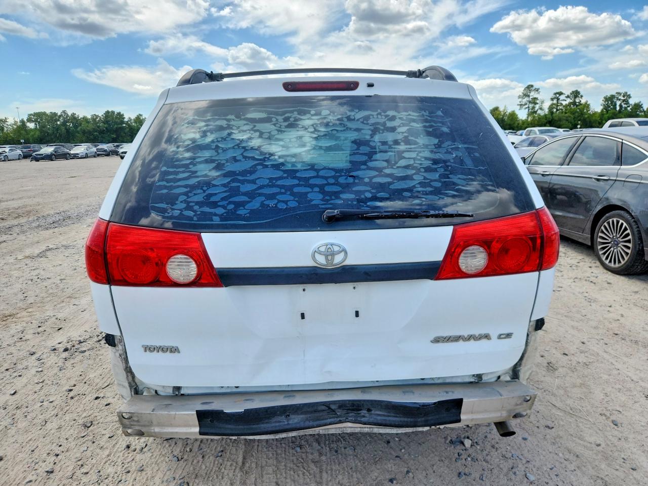 2009 Toyota Sienna Ce 7-passenger White vin: 5TDZK23C29S260624