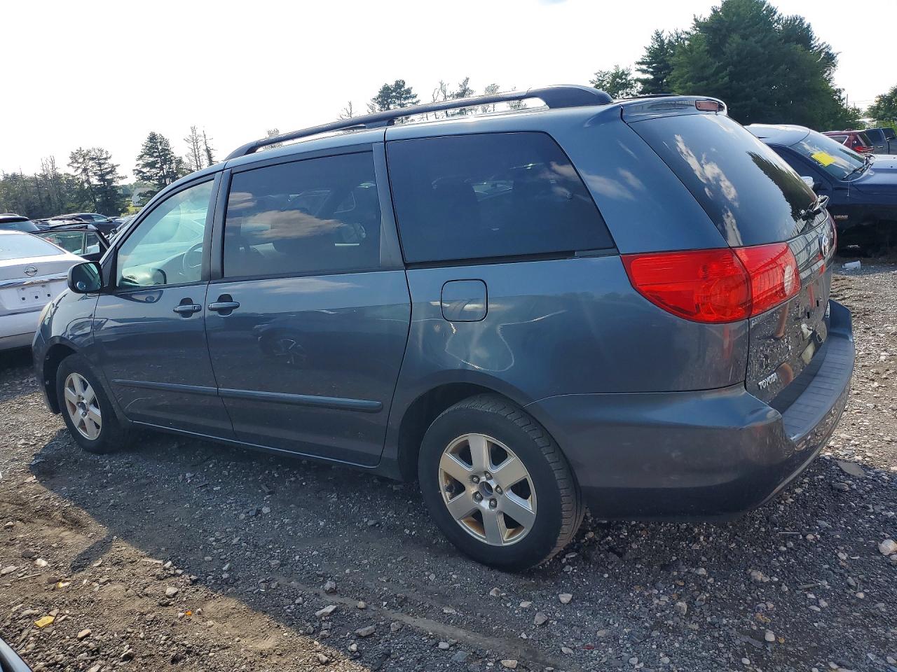 2009 Toyota Sienna Le 7-passenger Blue vin: 5TDZK23C29S272109