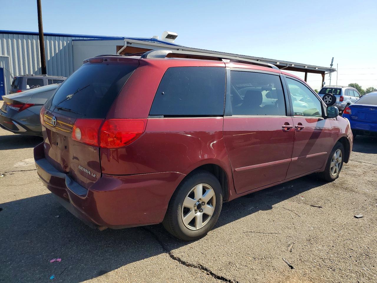 2007 Toyota Sienna Le 8-passenger Maroon vin: 5TDZK23C37S022763