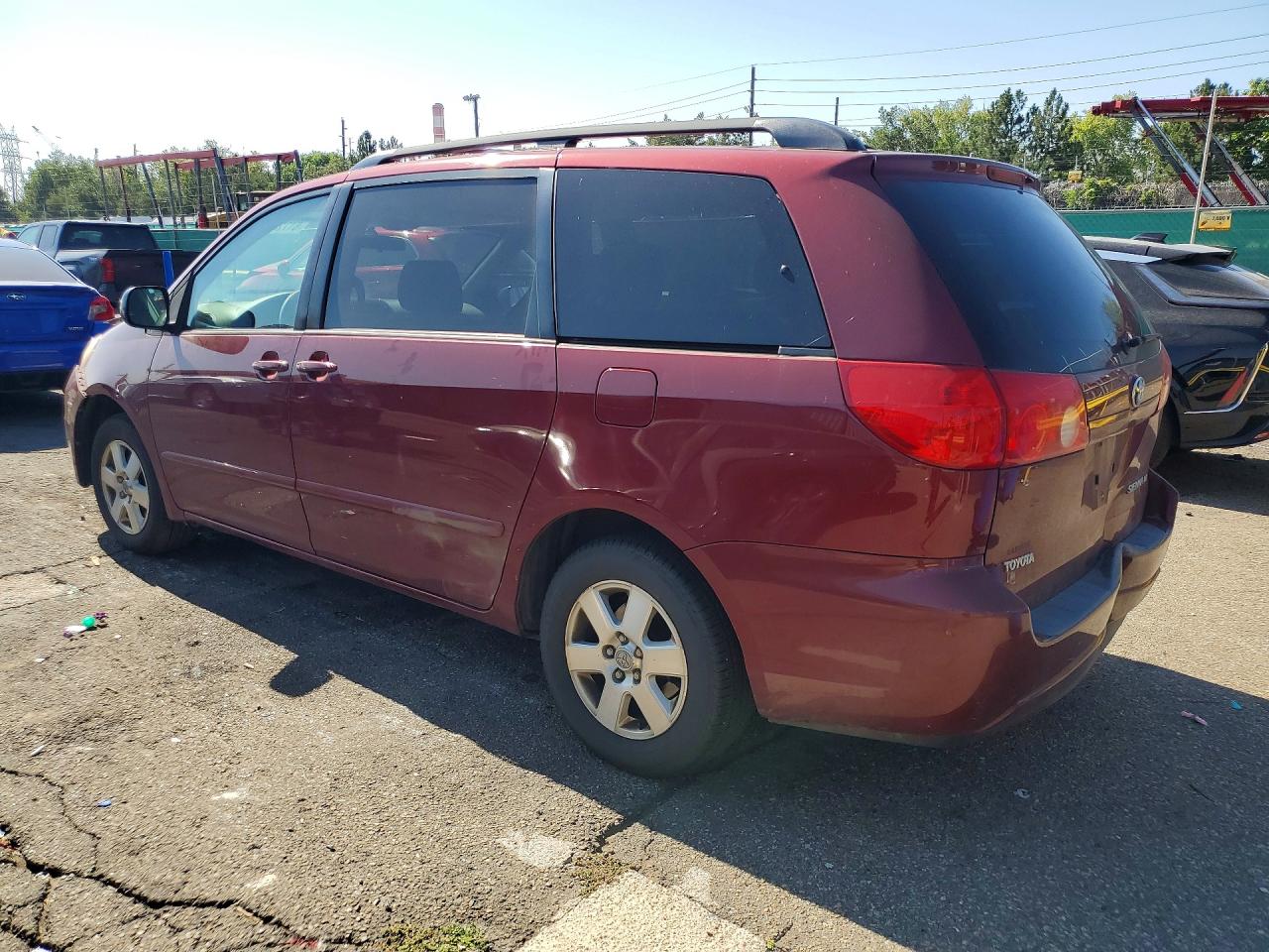 2007 Toyota Sienna Le 8-passenger Maroon vin: 5TDZK23C37S022763
