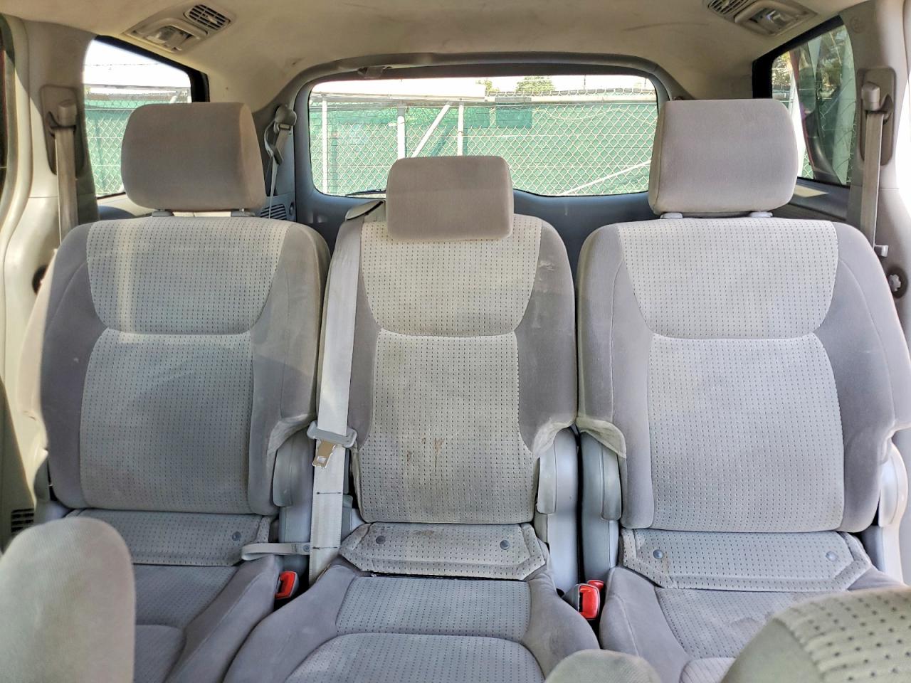 2007 Toyota Sienna Le 8-passenger Maroon vin: 5TDZK23C37S022763