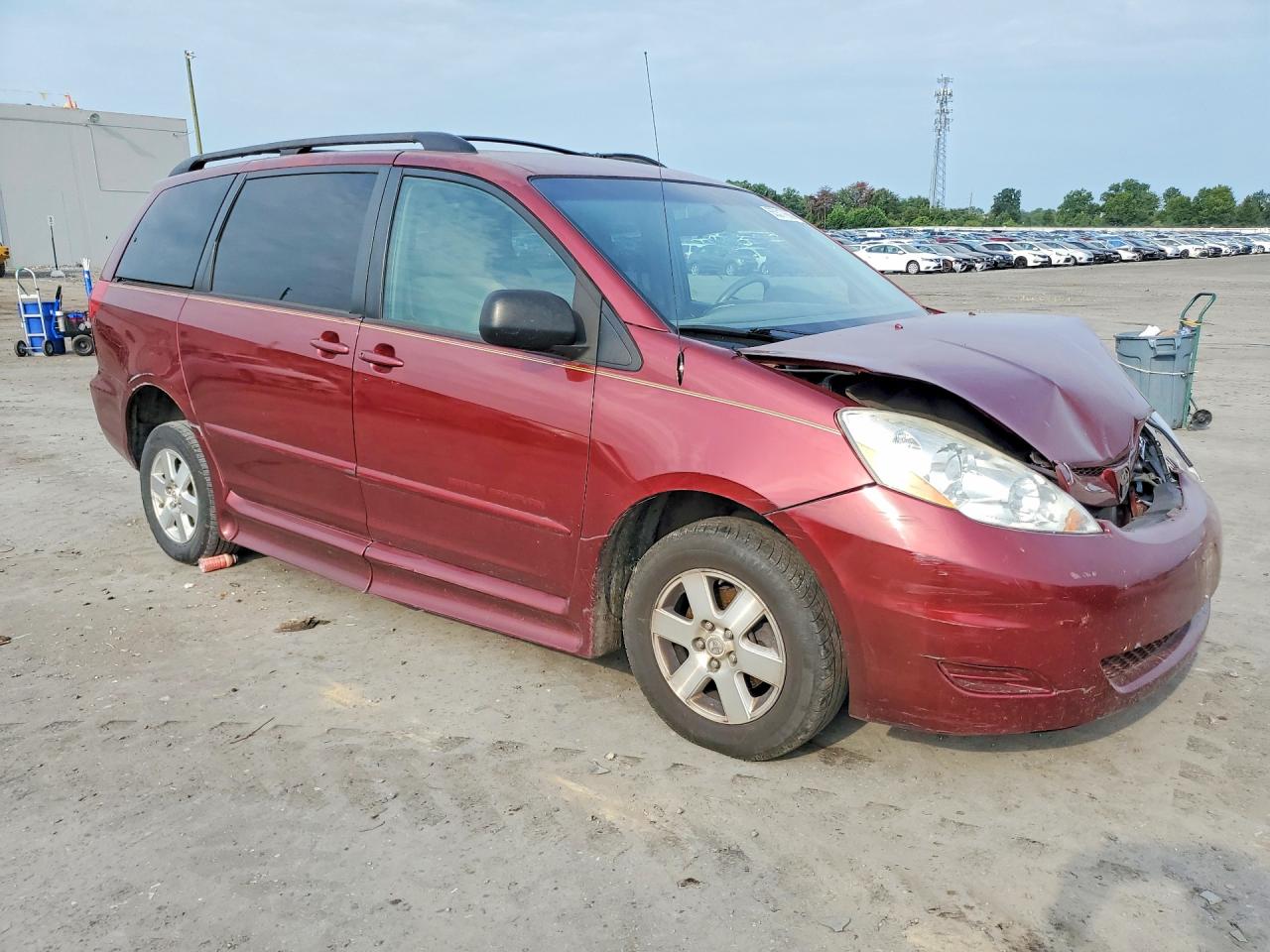 2007 Toyota Sienna Le 8-passenger Red vin: 5TDZK23C37S025517