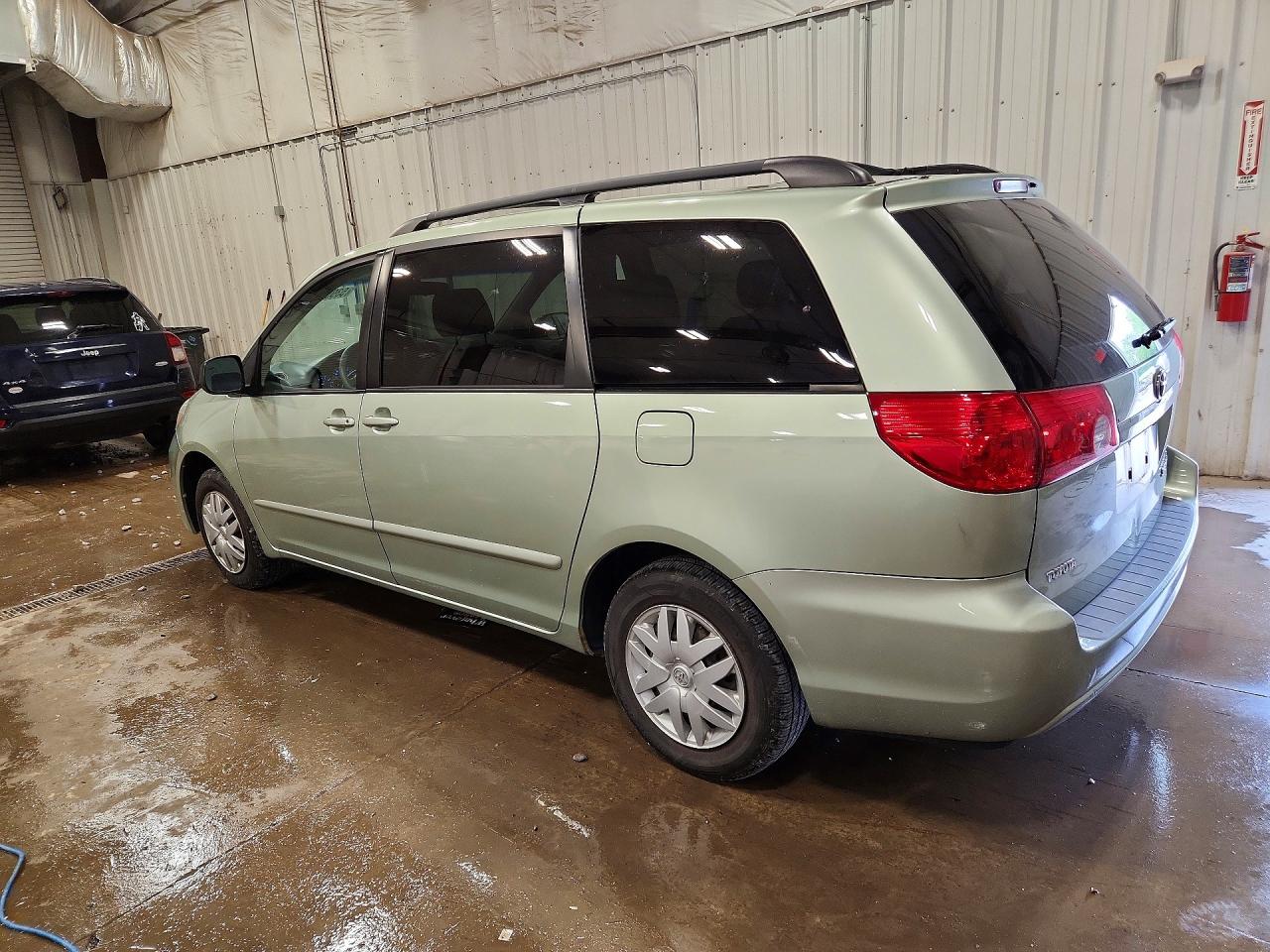 2007 Toyota Sienna Le 7-passenger Green vin: 5TDZK23C37S053589