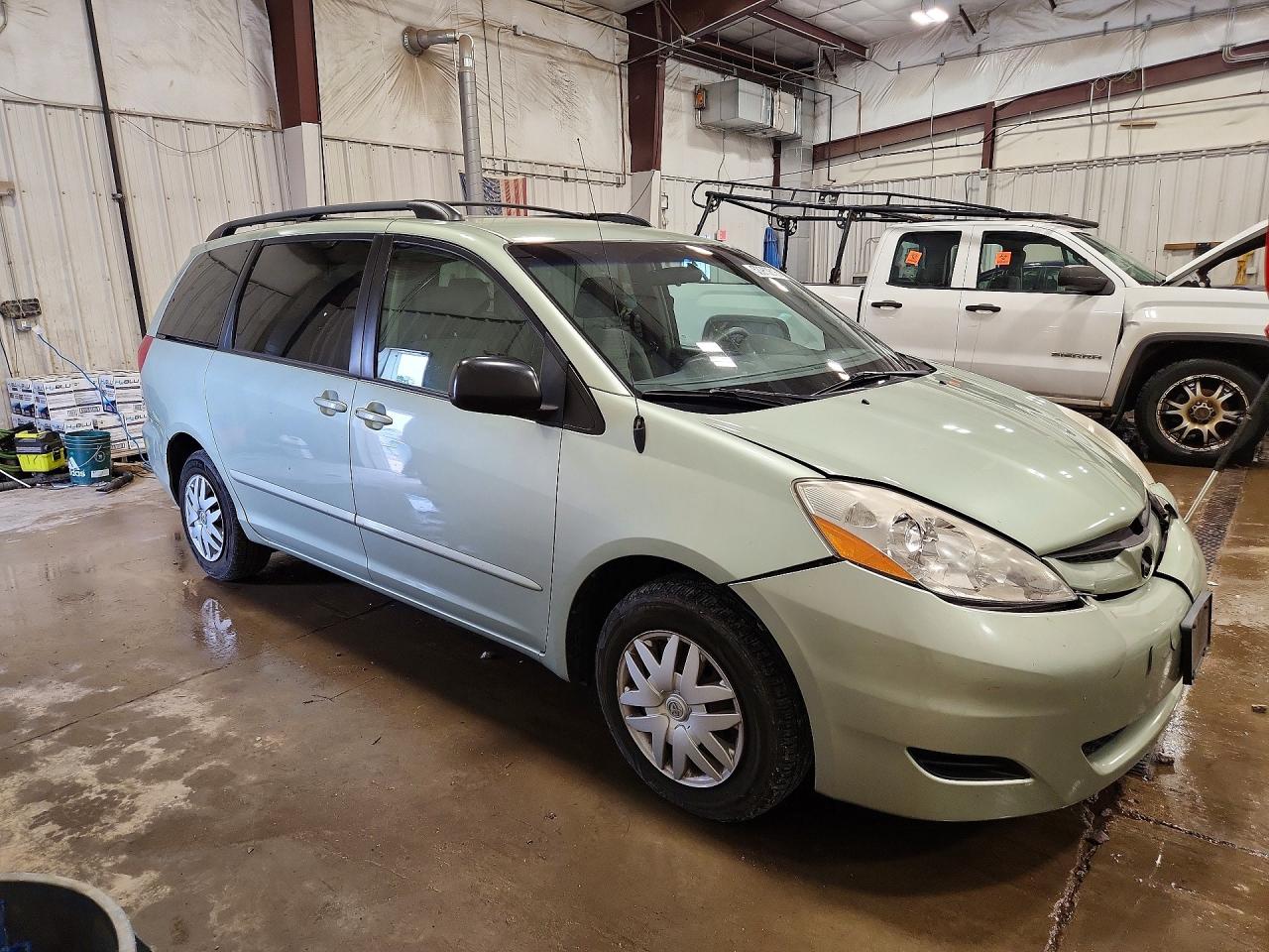 2007 Toyota Sienna Le 7-passenger Green vin: 5TDZK23C37S053589