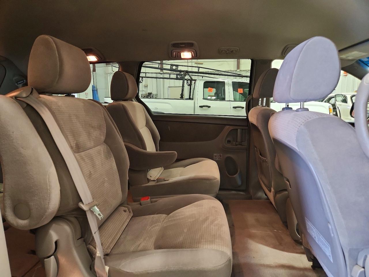 2007 Toyota Sienna Le 7-passenger Green vin: 5TDZK23C37S053589