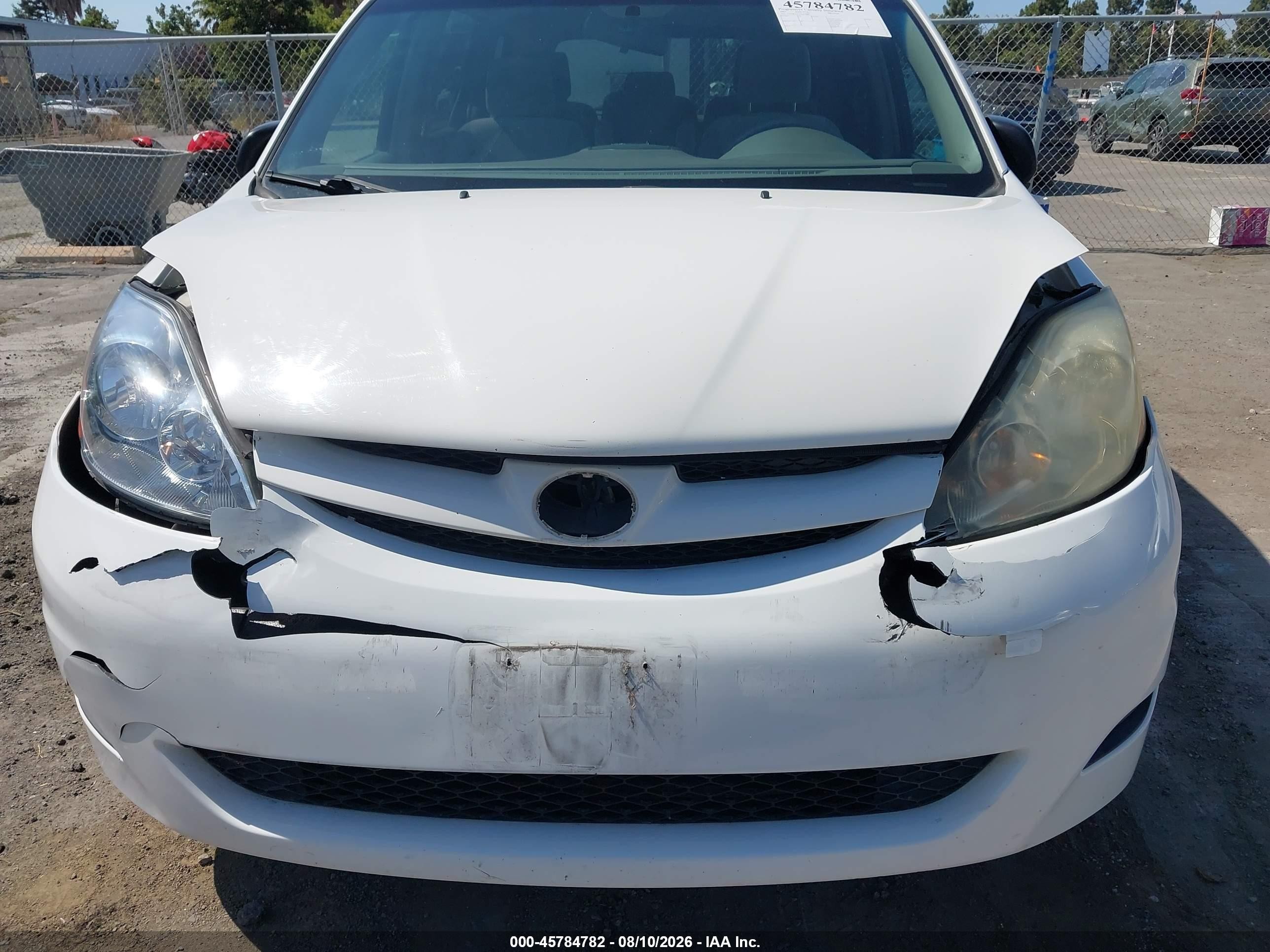 2007 Toyota Sienna Le Белый vin: 5TDZK23C37S063605