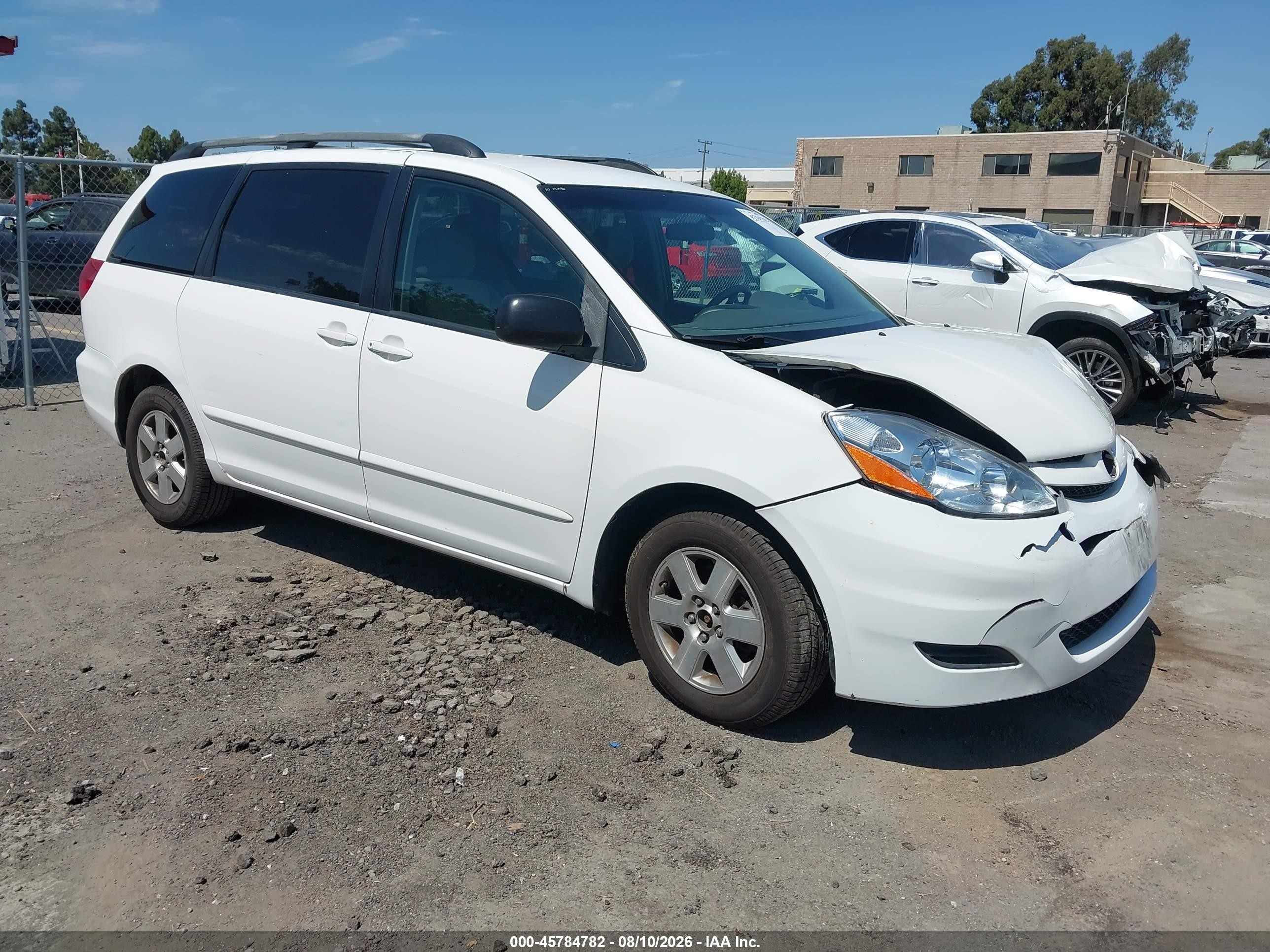 2007 Toyota Sienna Le White vin: 5TDZK23C37S063605