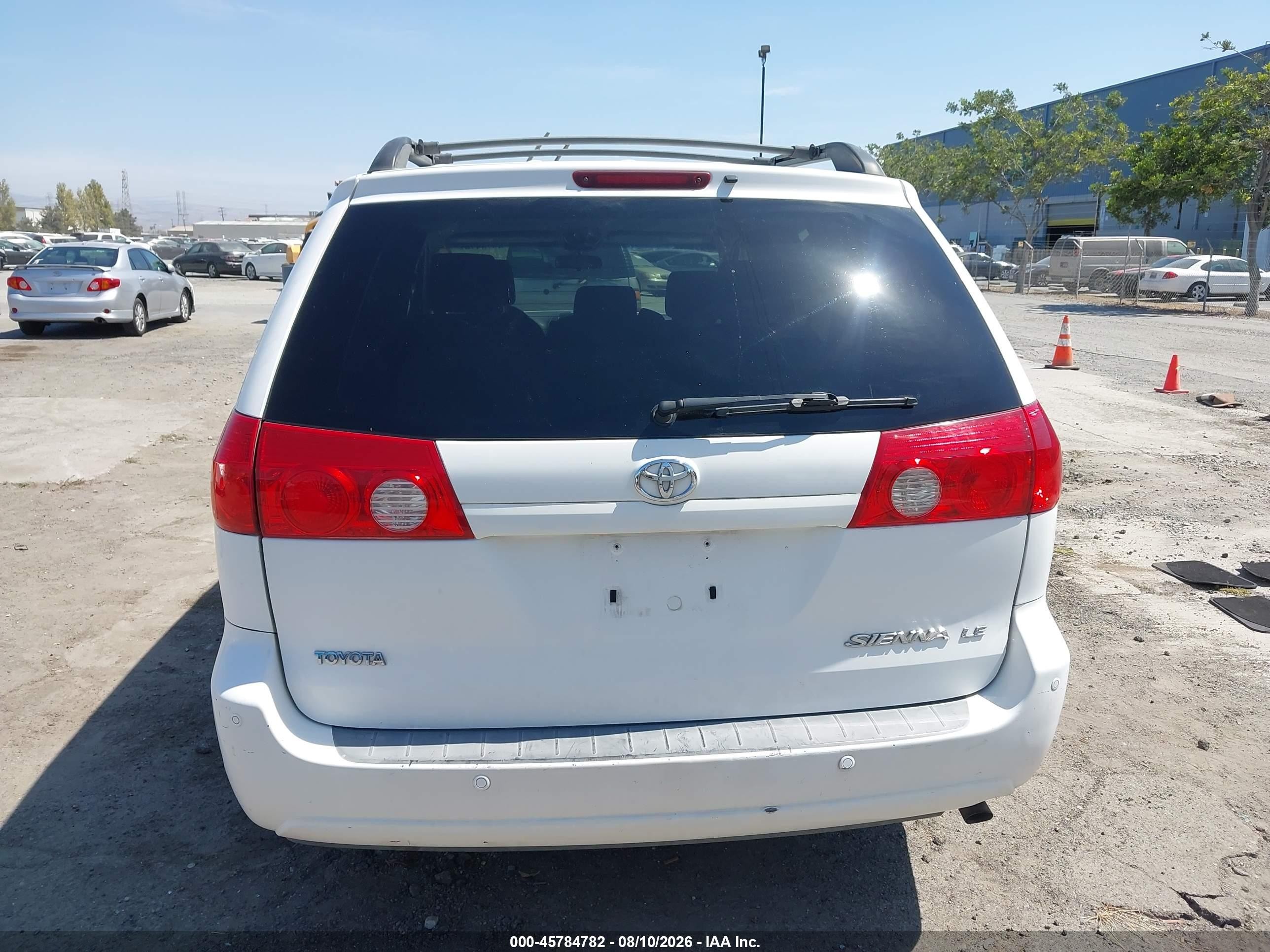 2007 Toyota Sienna Le Белый vin: 5TDZK23C37S063605