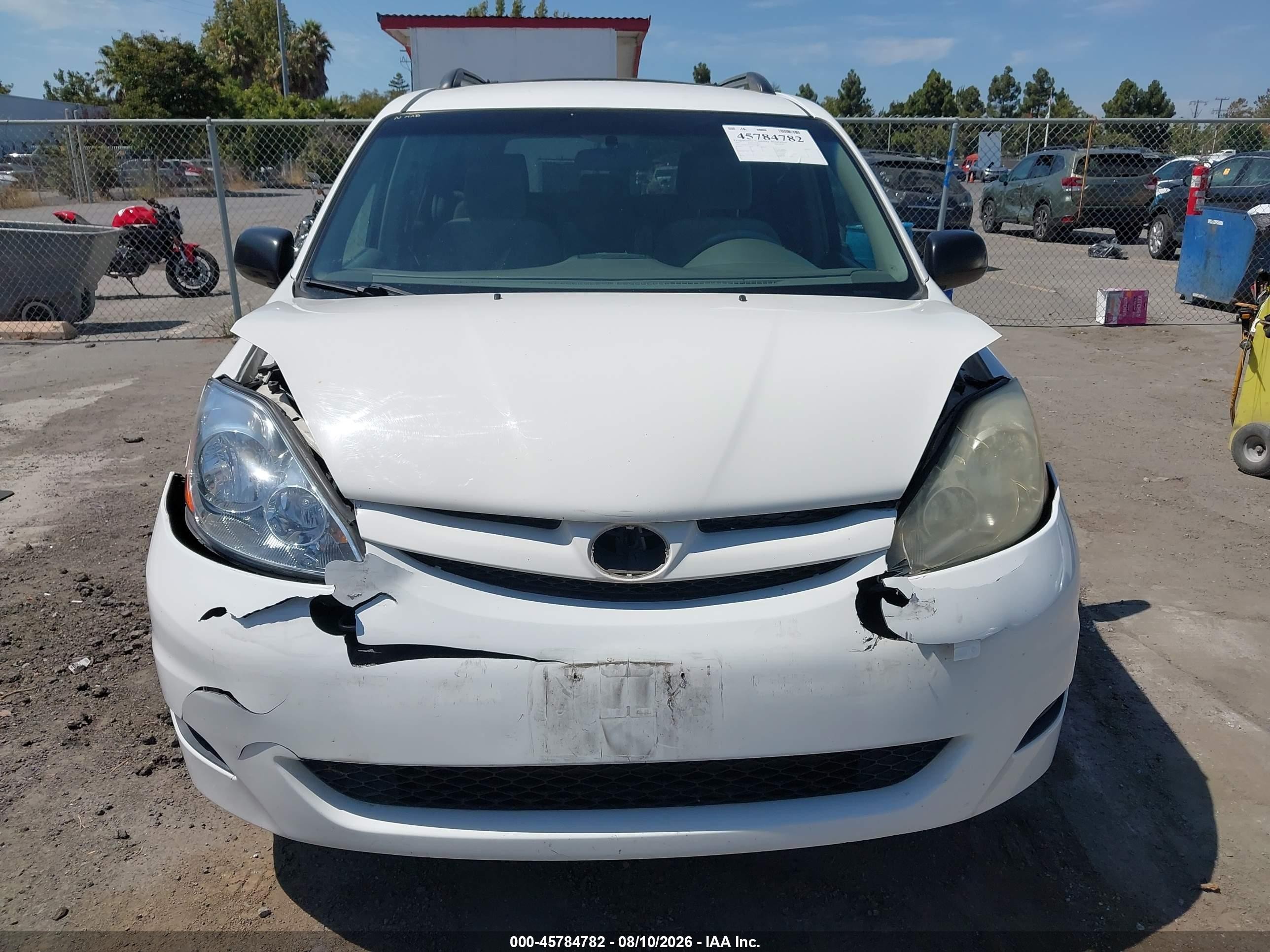 2007 Toyota Sienna Le Белый vin: 5TDZK23C37S063605