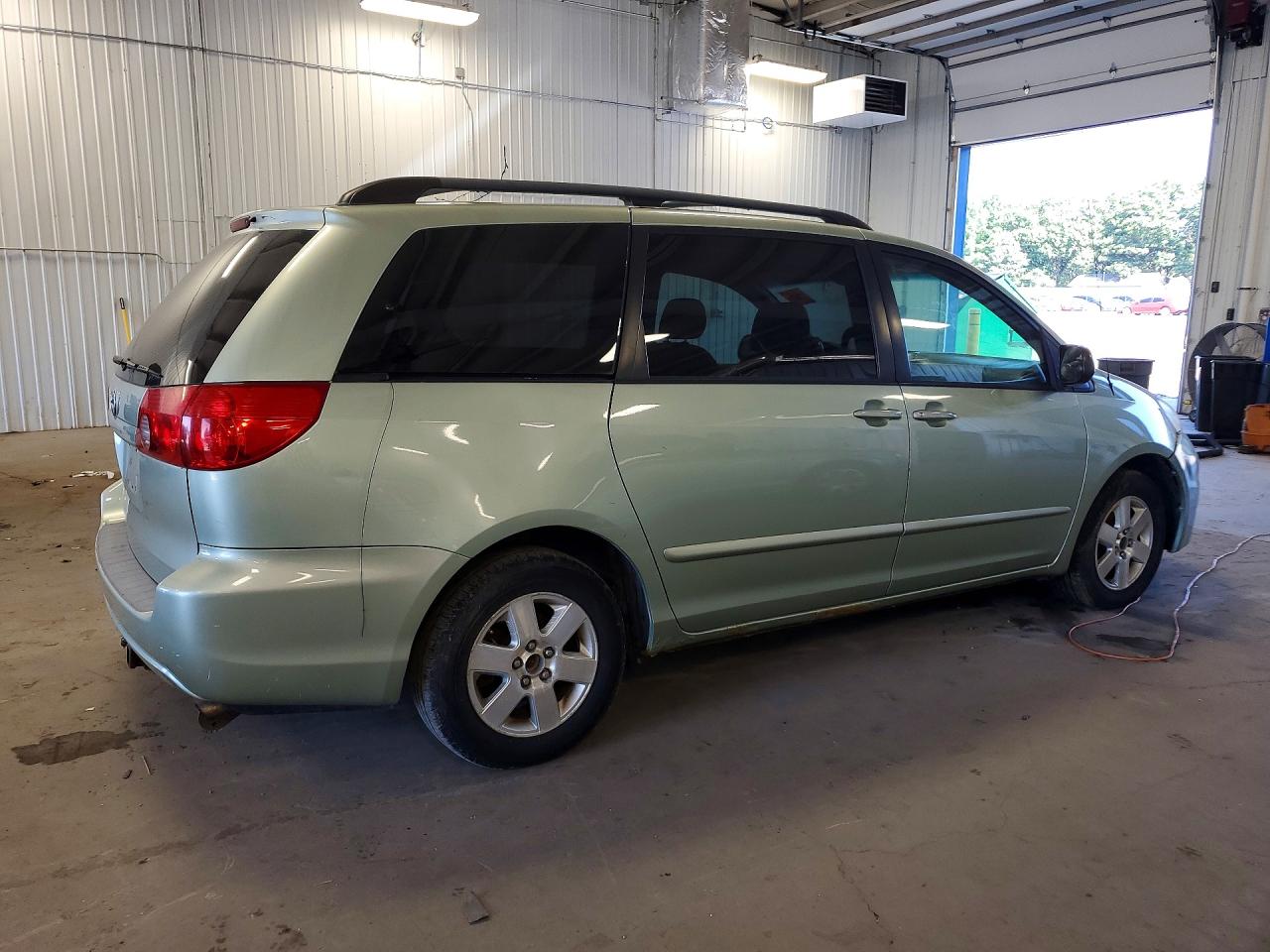 2007 Toyota Sienna Le 7-passenger Зеленый vin: 5TDZK23C37S063815