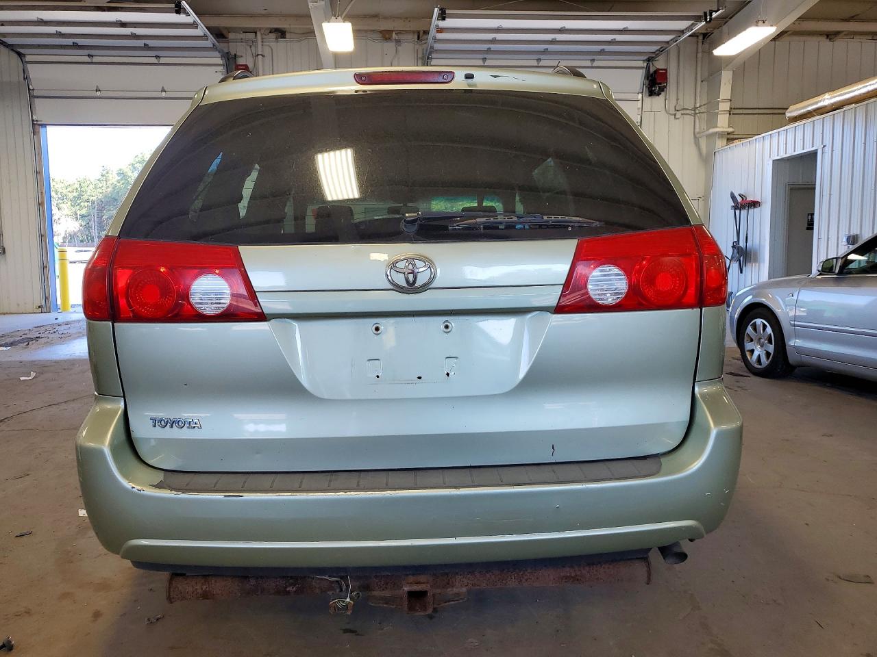 2007 Toyota Sienna Le 7-passenger Зеленый vin: 5TDZK23C37S063815