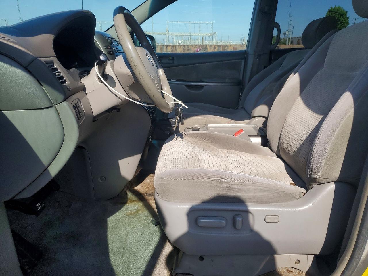2007 Toyota Sienna Le 8-passenger Gray vin: 5TDZK23C37S082929