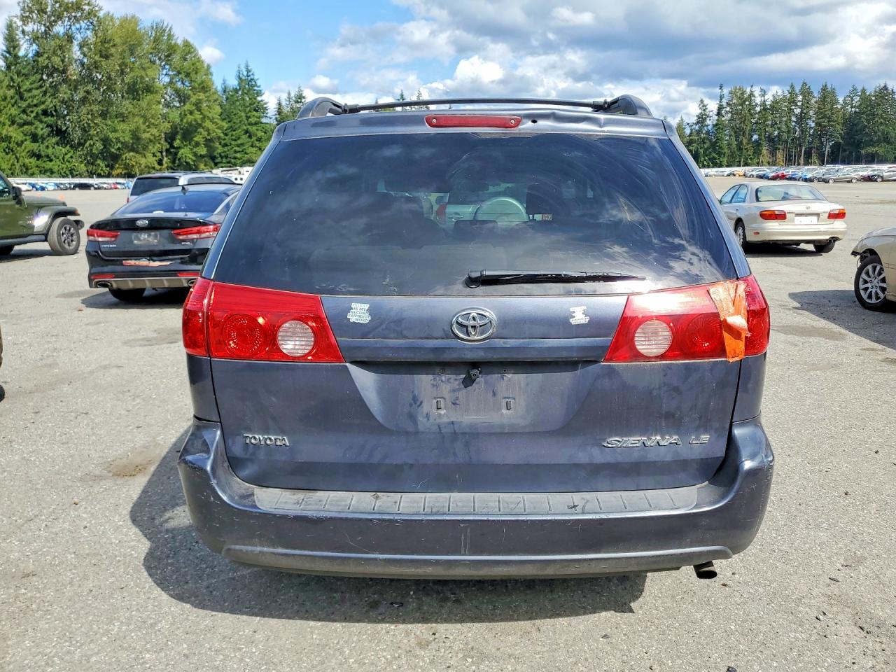 2008 Toyota Sienna Le 8-passenger Gray vin: 5TDZK23C38S119219