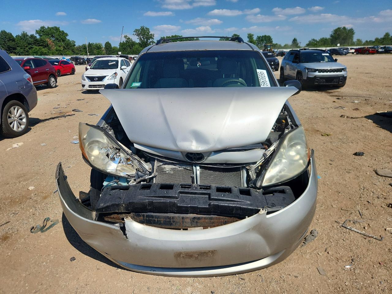 2008 Toyota Sienna Le 7-passenger Silver vin: 5TDZK23C38S128082