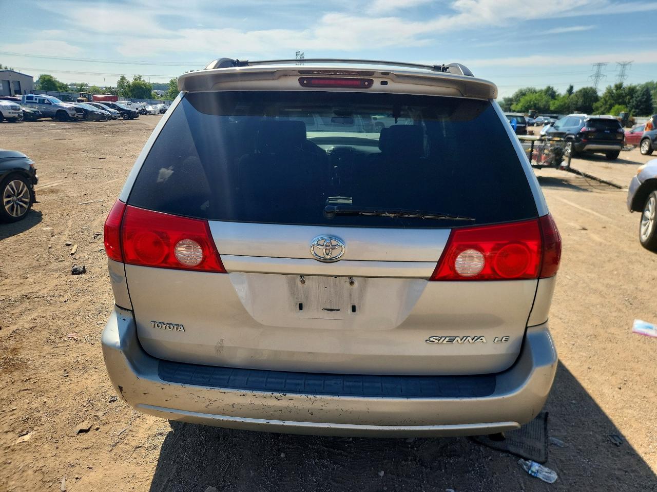2008 Toyota Sienna Le 7-passenger Silver vin: 5TDZK23C38S128082