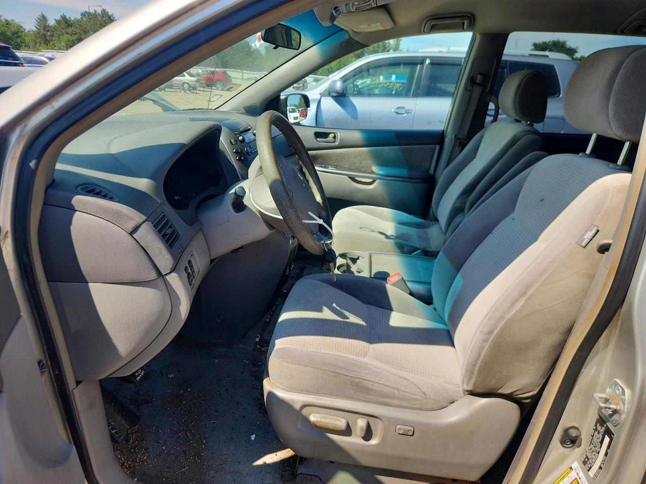 2008 Toyota Sienna Le 7-passenger Silver vin: 5TDZK23C38S128082