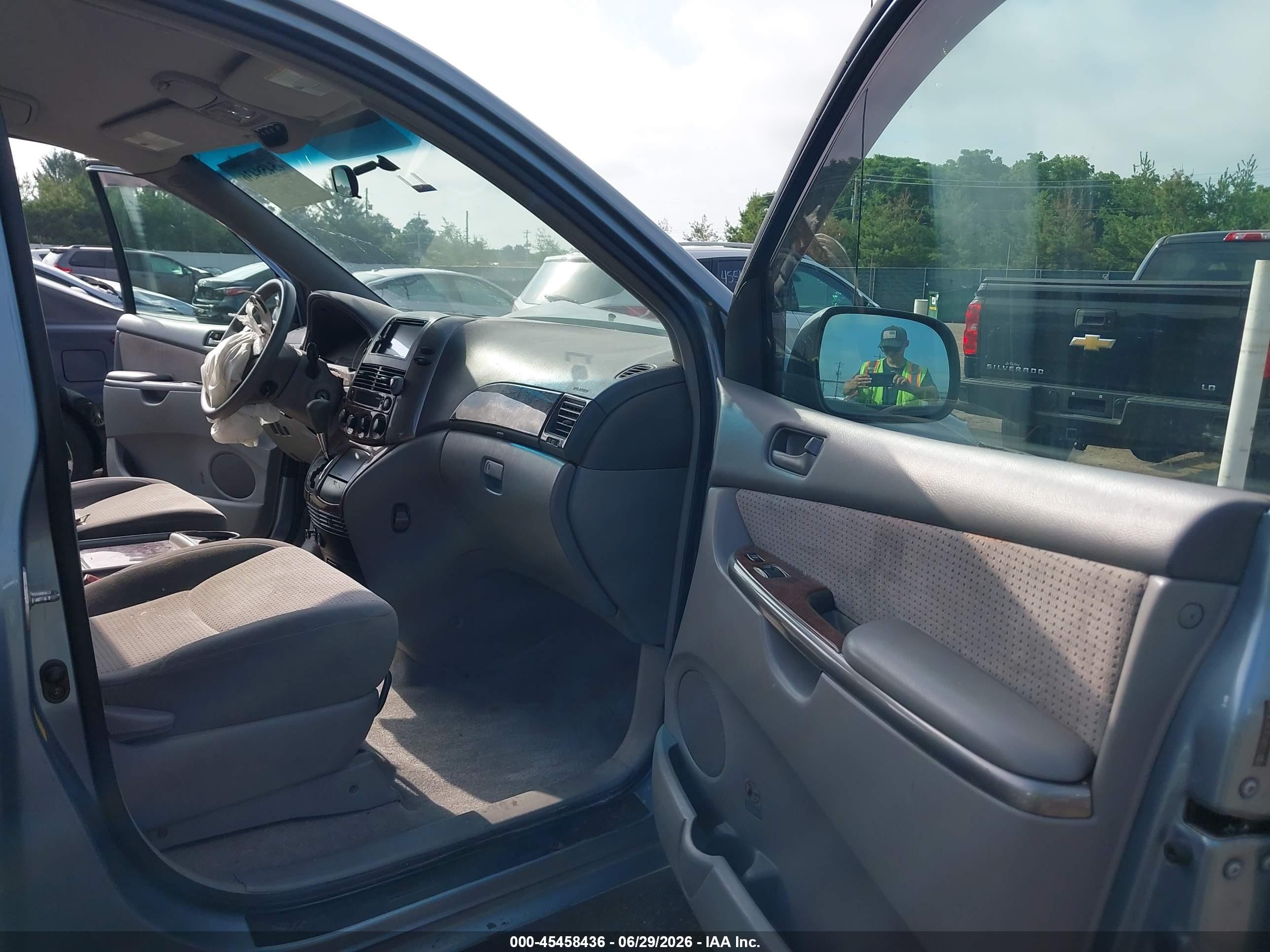 2008 Toyota Sienna Le Light Blue vin: 5TDZK23C38S163480