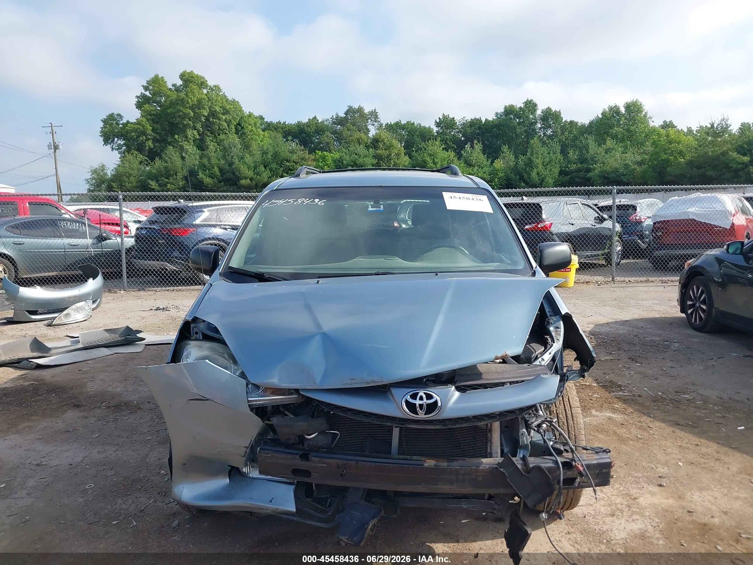 2008 Toyota Sienna Le Light Blue vin: 5TDZK23C38S163480
