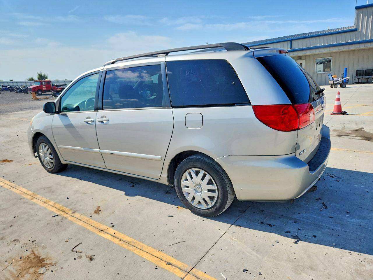 2008 Toyota Sienna Le 8-passenger Silver vin: 5TDZK23C38S164337