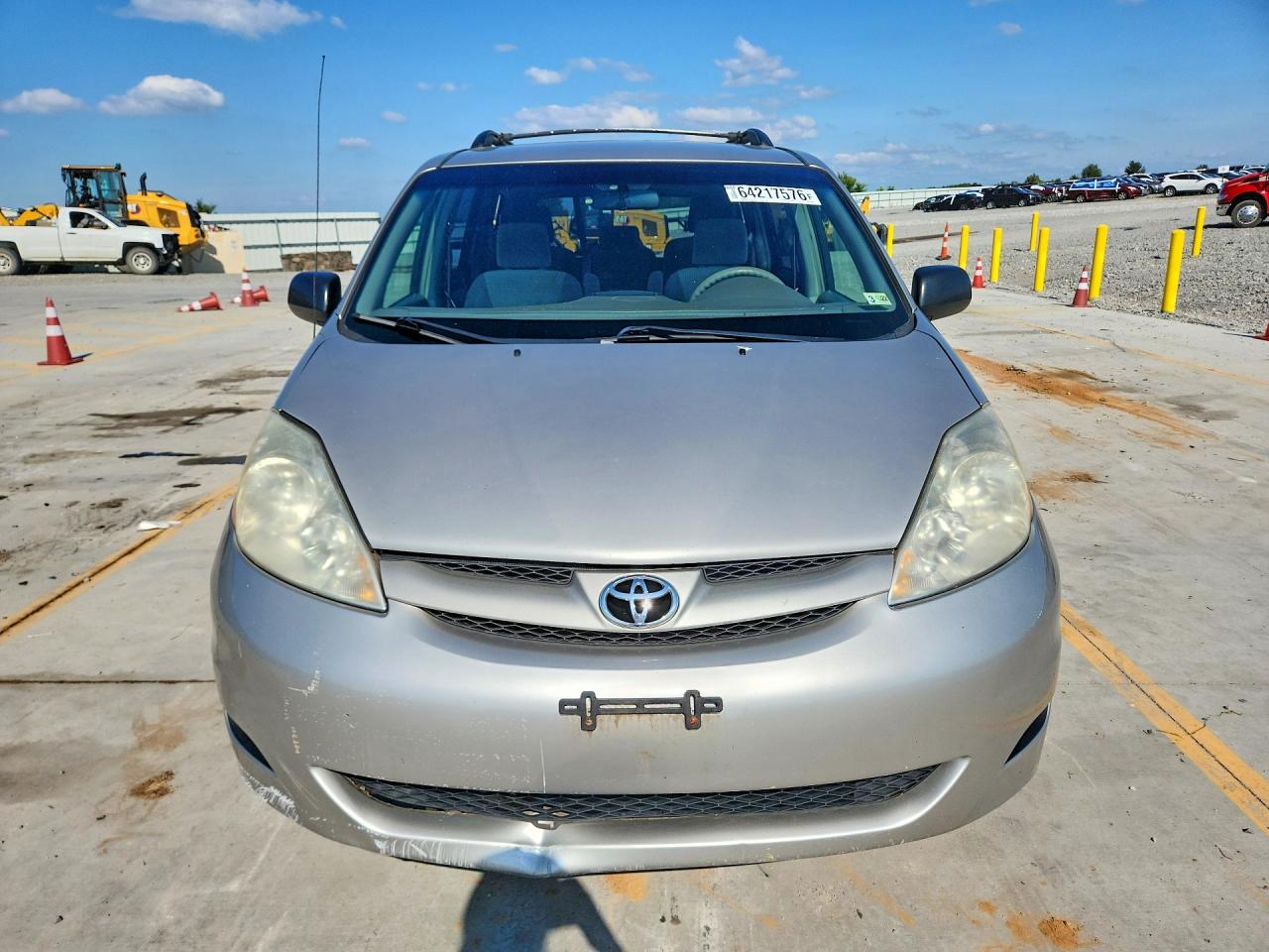 2008 Toyota Sienna Le 8-passenger Silver vin: 5TDZK23C38S164337