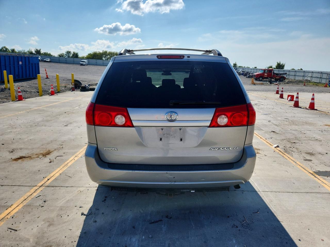 2008 Toyota Sienna Le 8-passenger Silver vin: 5TDZK23C38S164337
