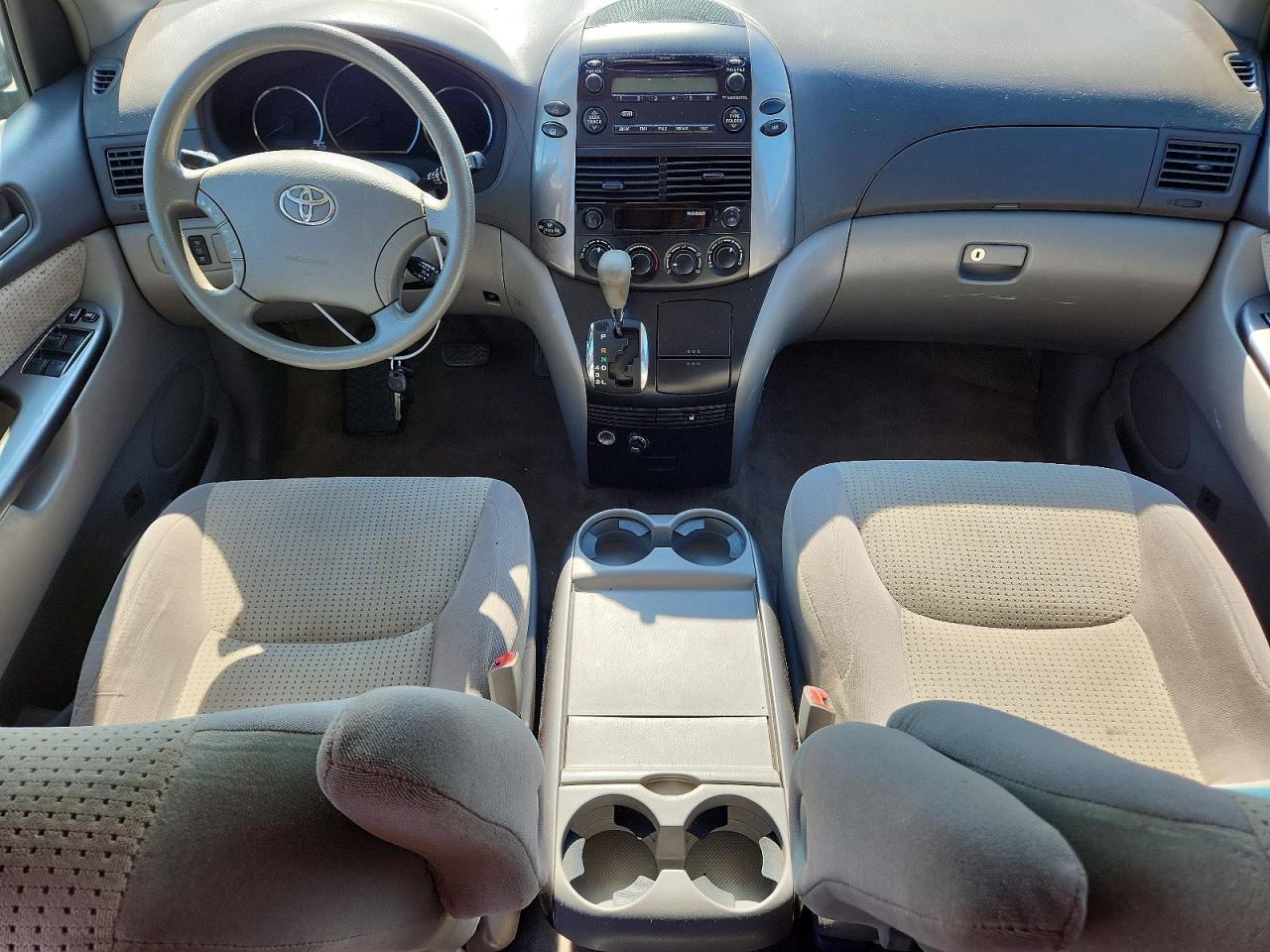 2008 Toyota Sienna Le 8-passenger Silver vin: 5TDZK23C38S164337