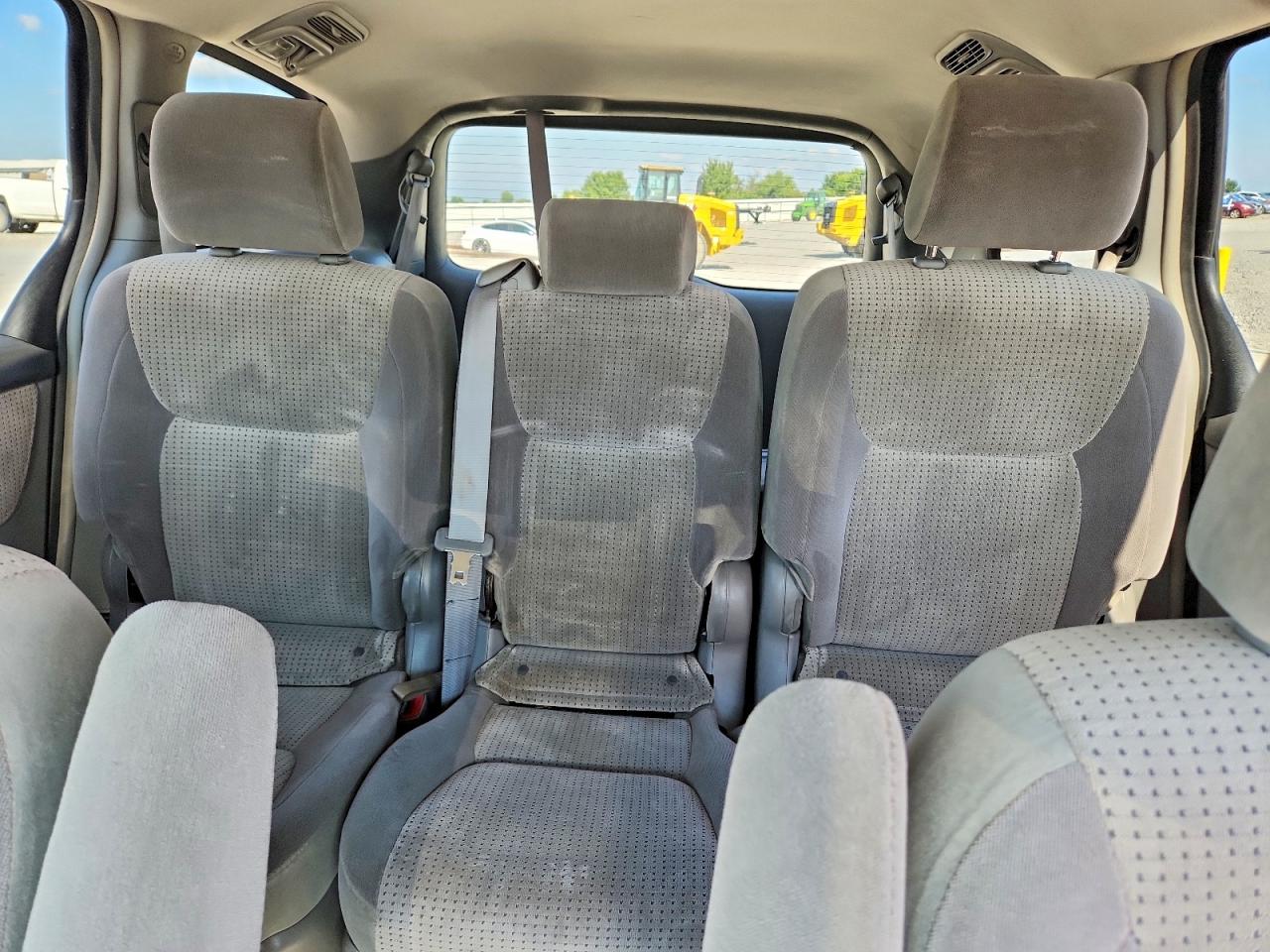 2008 Toyota Sienna Le 8-passenger Silver vin: 5TDZK23C38S164337
