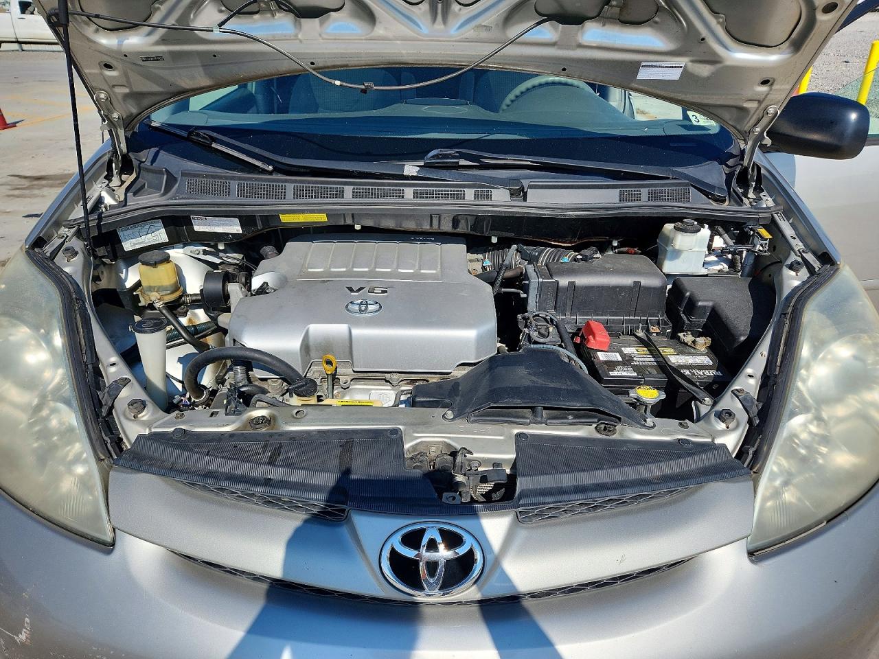 2008 Toyota Sienna Le 8-passenger Silver vin: 5TDZK23C38S164337