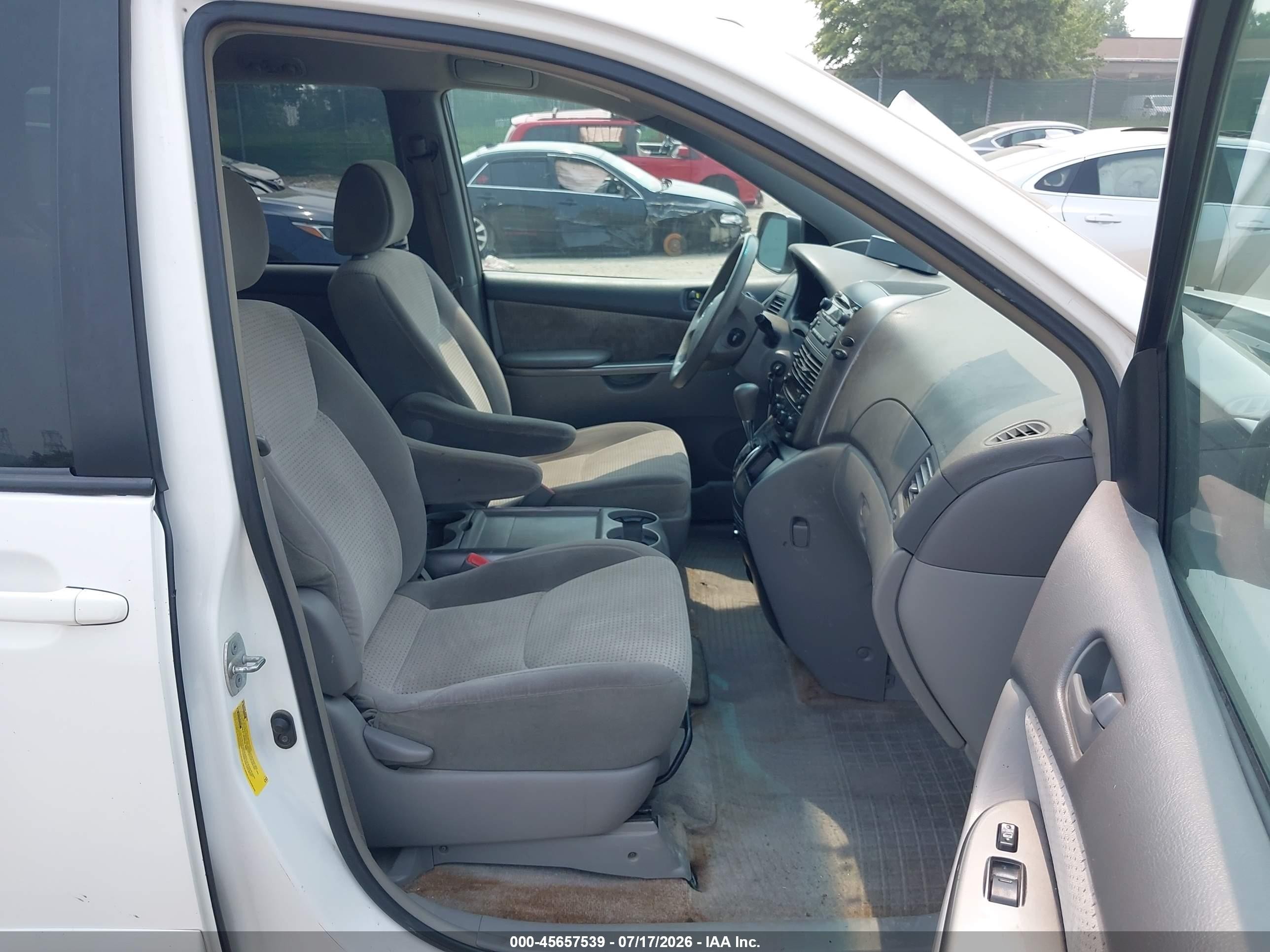 2008 Toyota Sienna Le White vin: 5TDZK23C38S167156